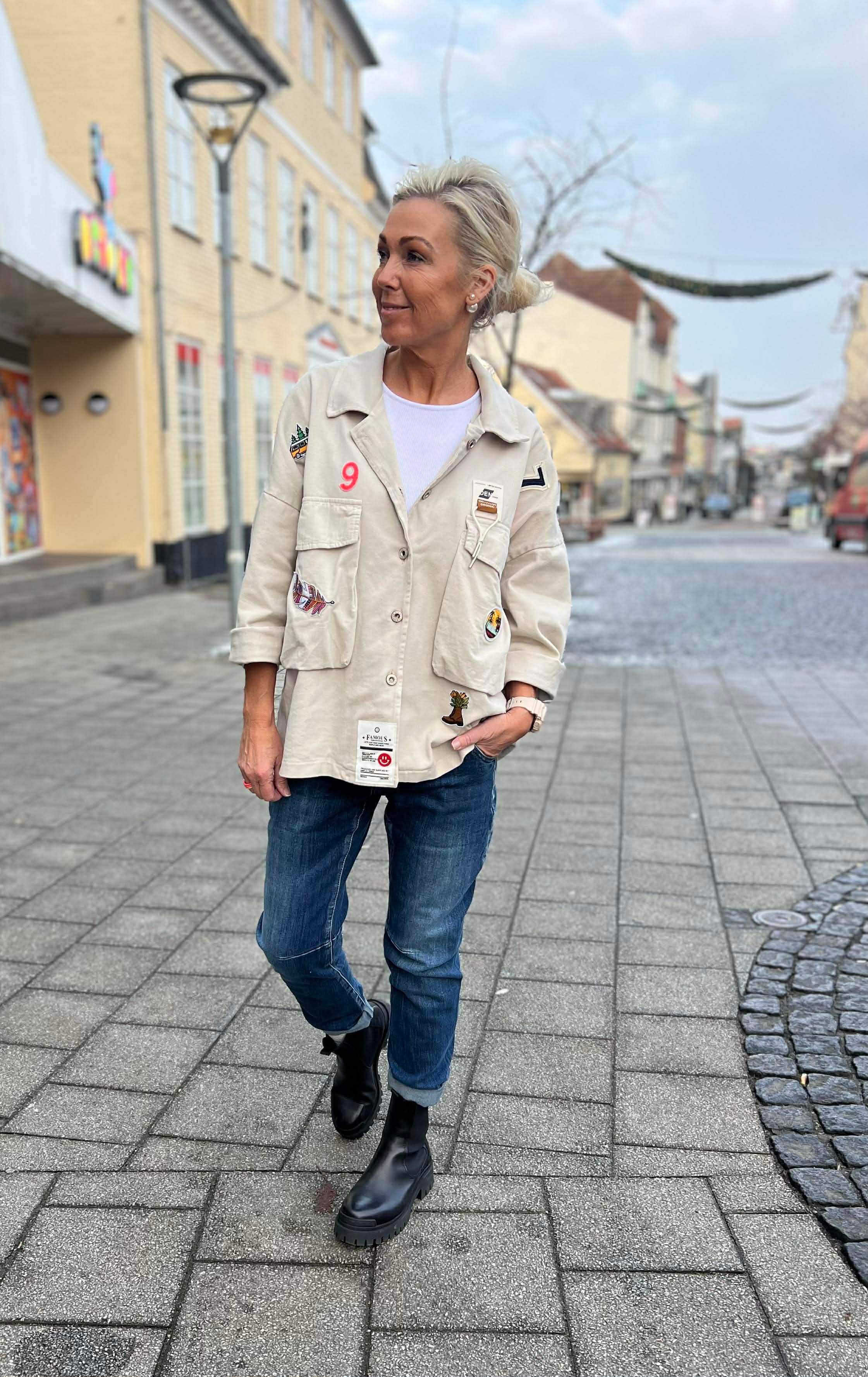 Famous Jacket - Beige