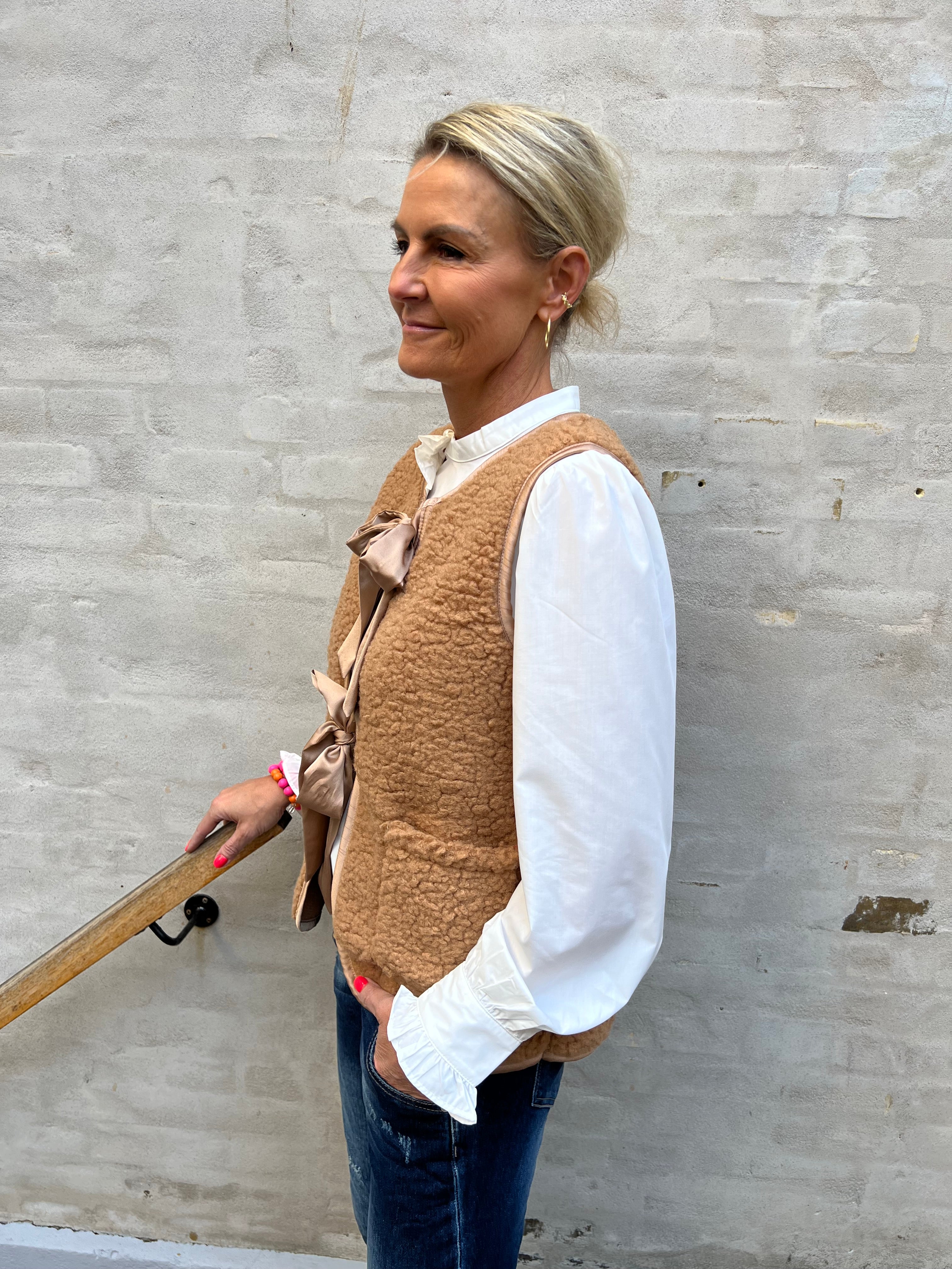 Gudrun vest light camel