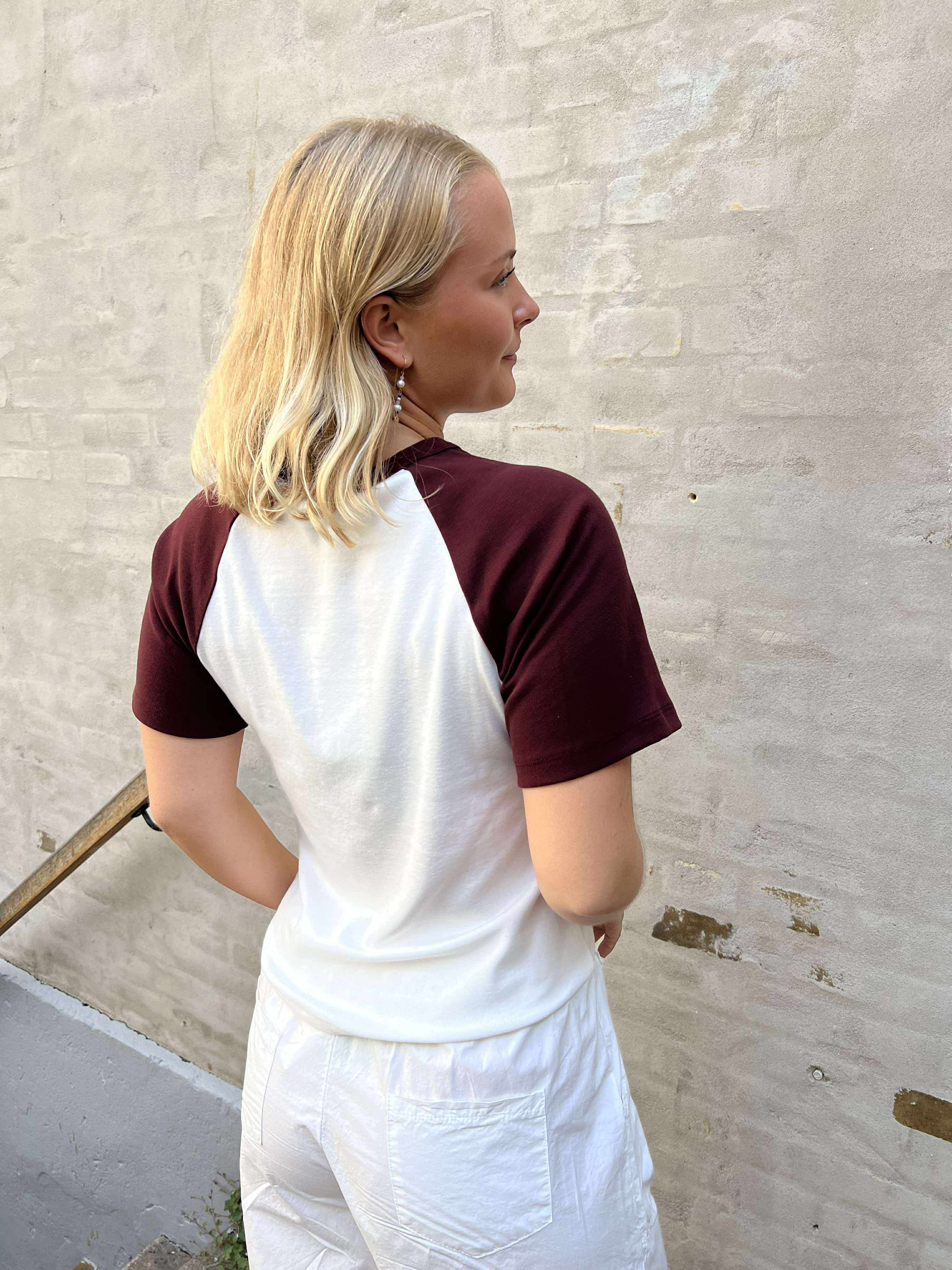 Edgecc Block Tee Offwhite/winered