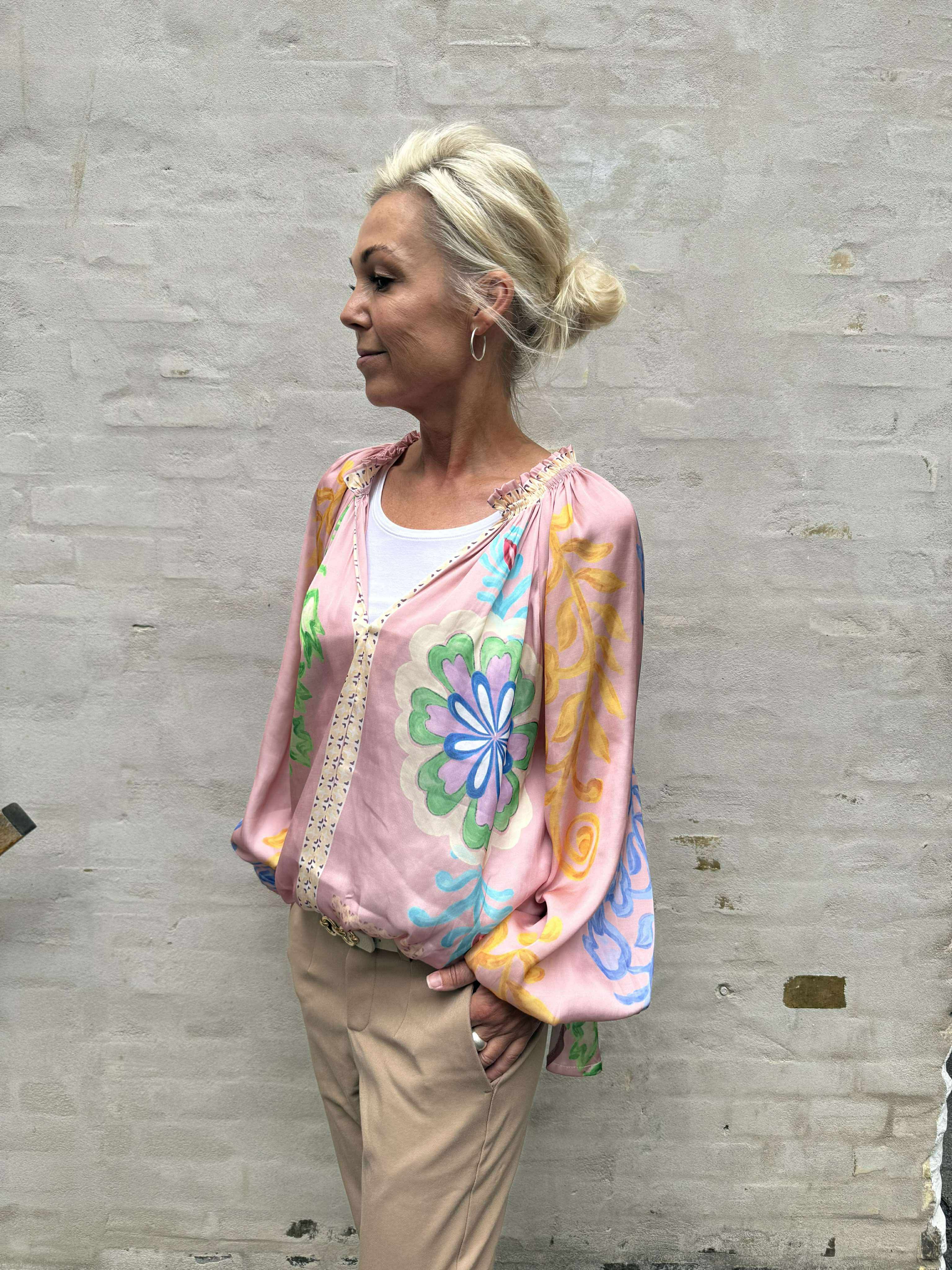 Malikka blouse rose flower