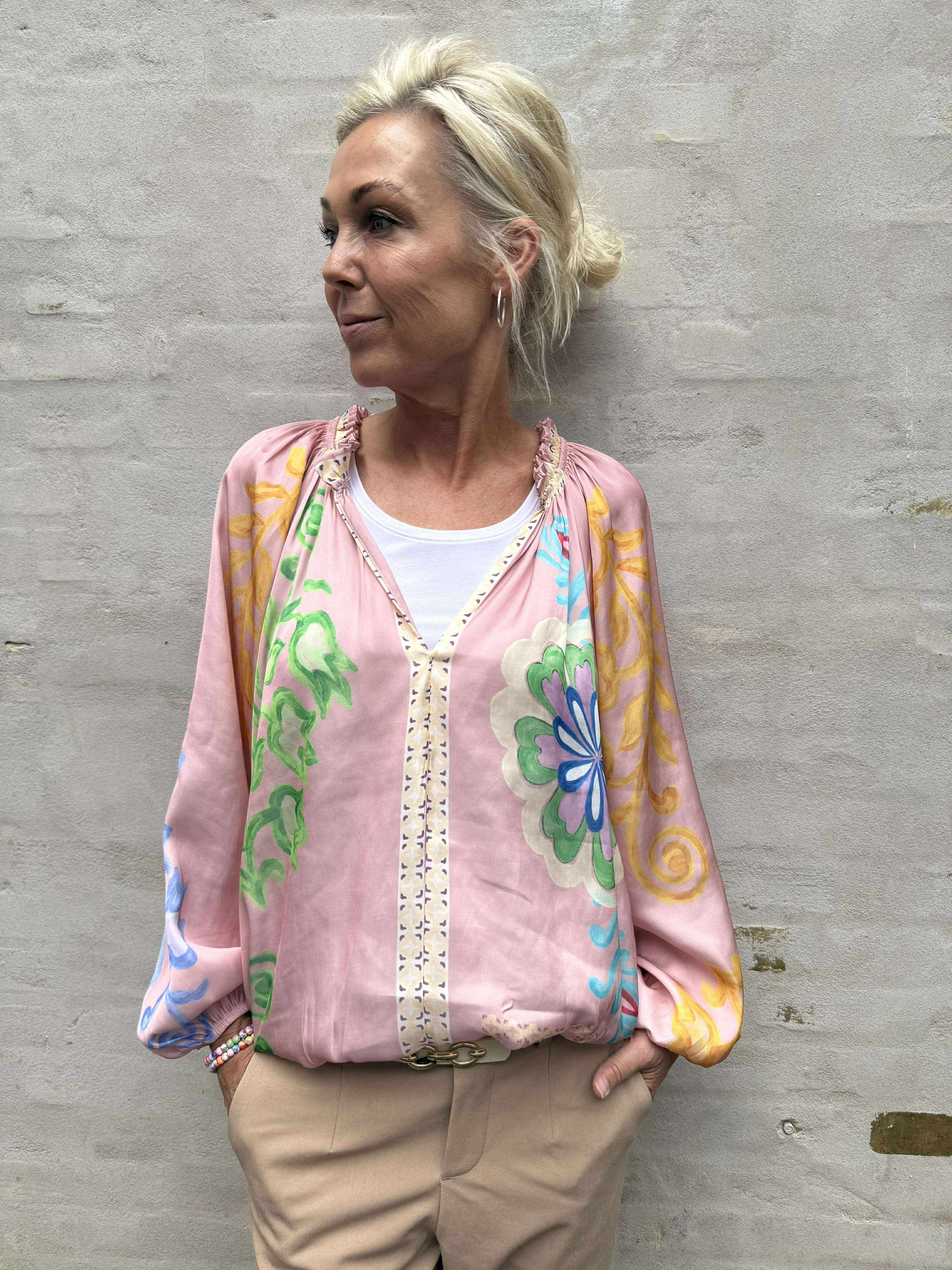 Malikka blouse rose flower