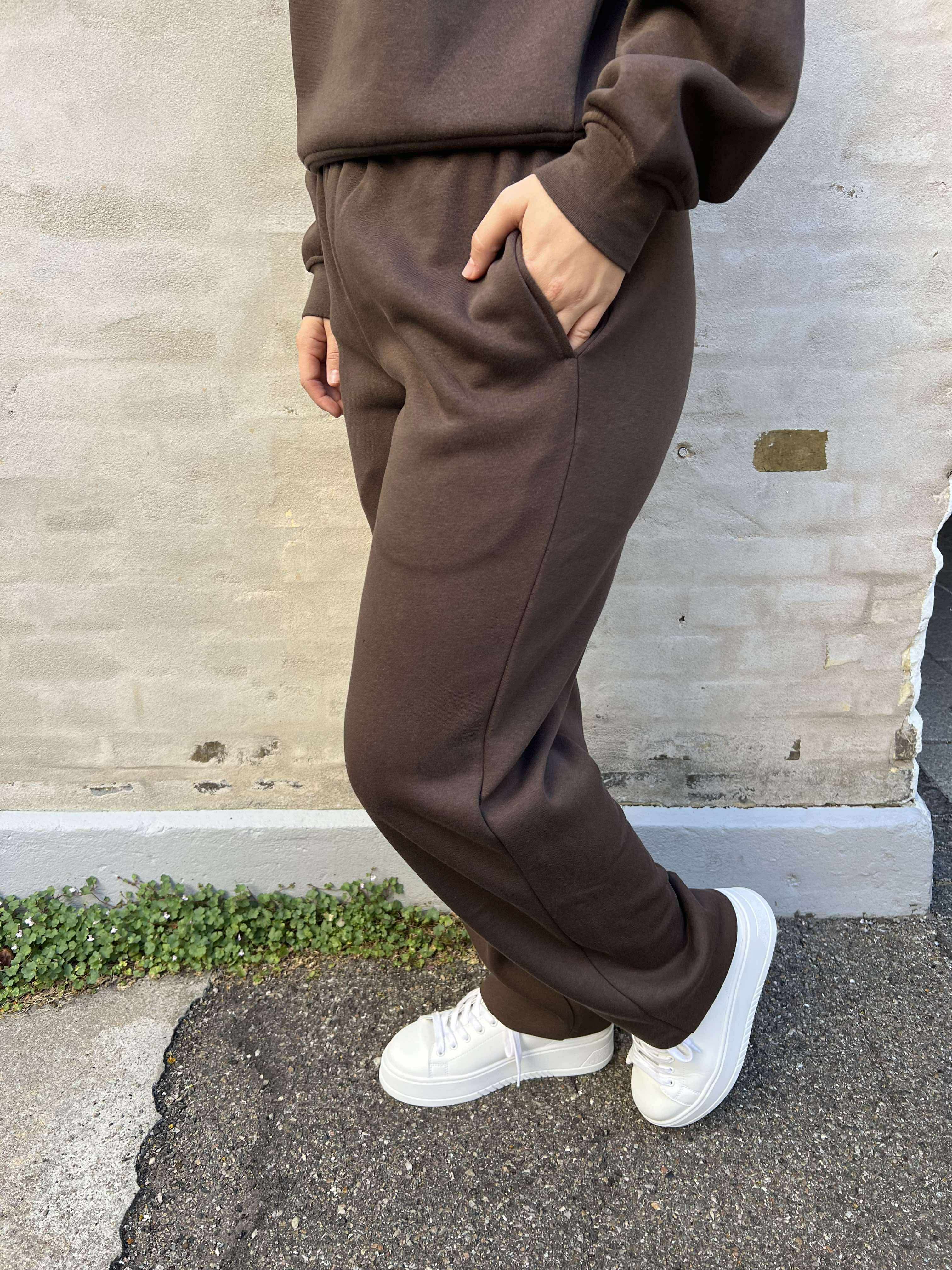 CHILLI STRAIGHT SWEAT PANTS - Hot Fudge