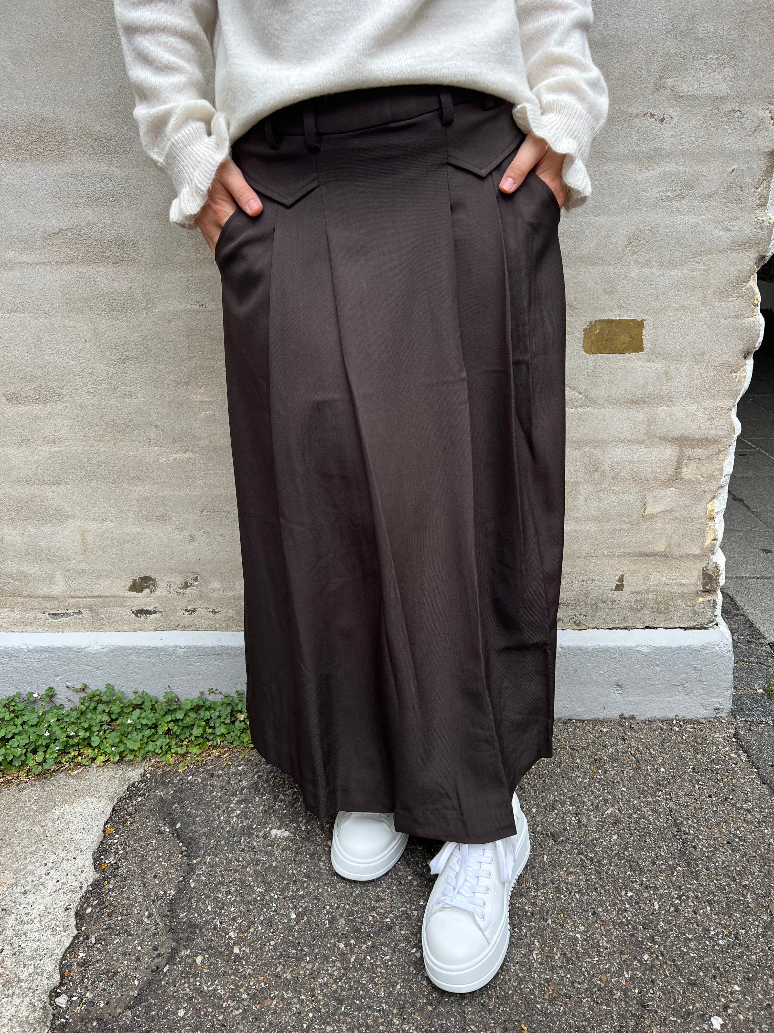 LunaCC Pocket Pleat Skirt - Dark Brown