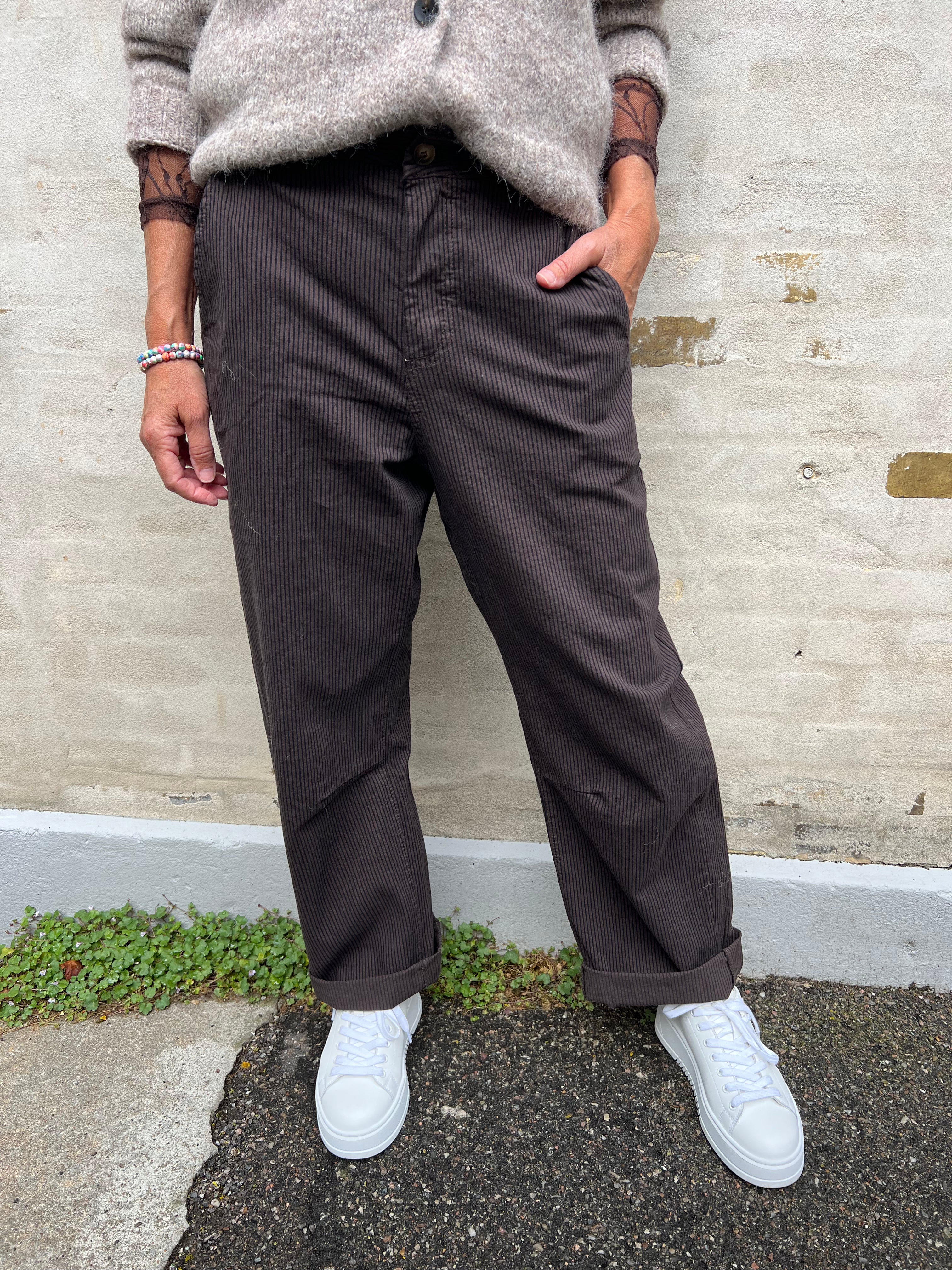 String P - Brown