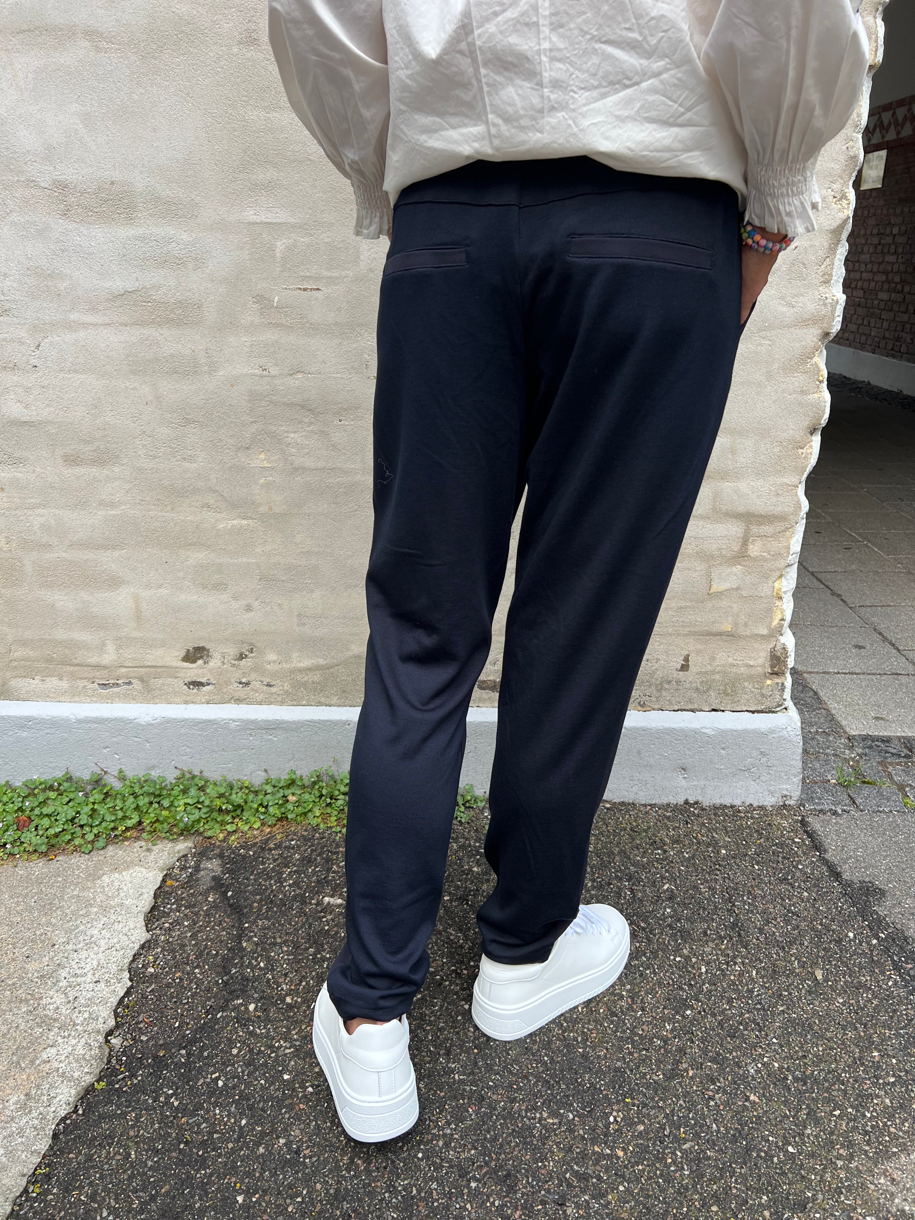 Vicky Cropped Pants - Dark Navy