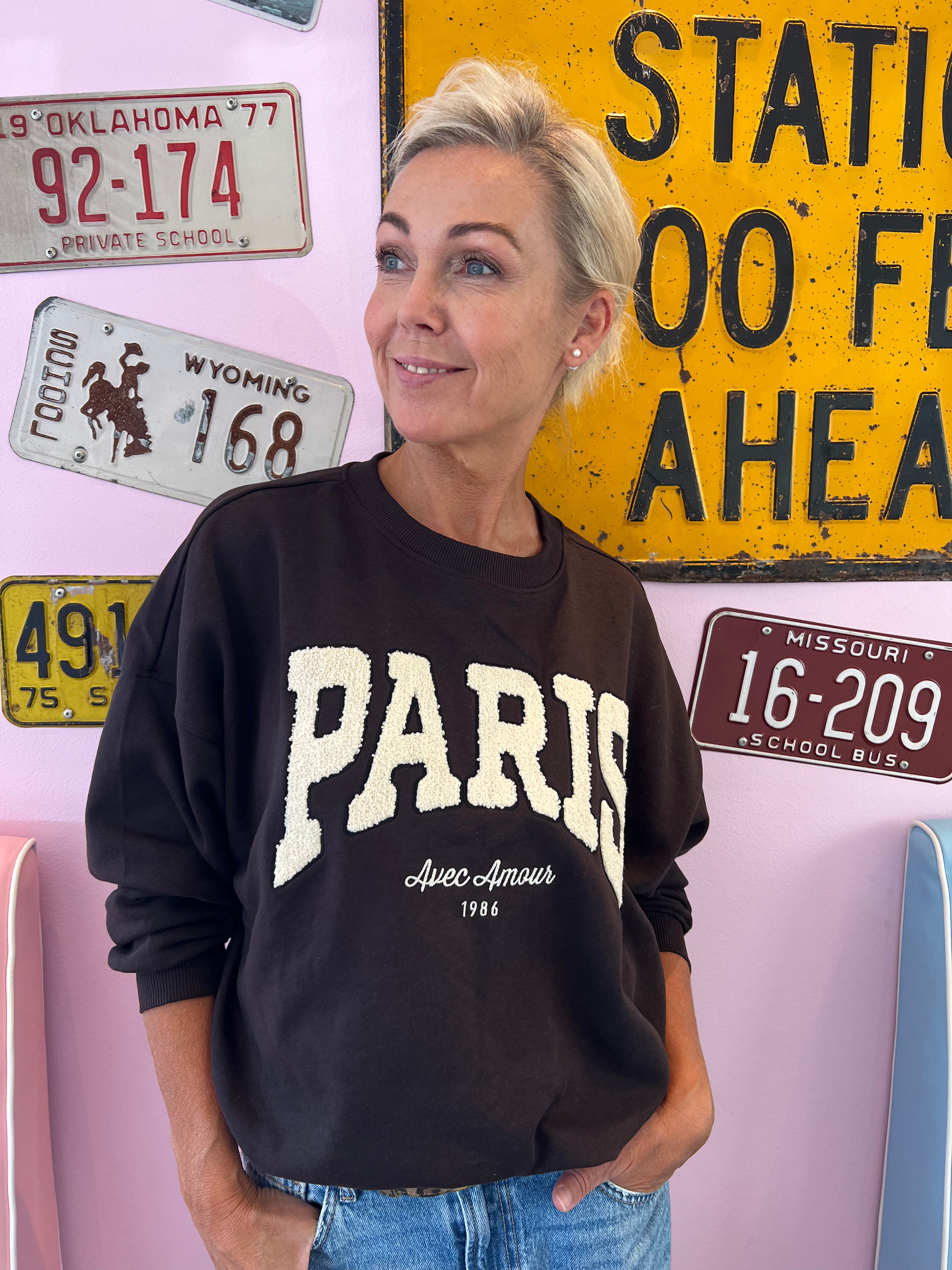 MESA O-NECK EMB SWEAT - Ganache PARIS CD EMB