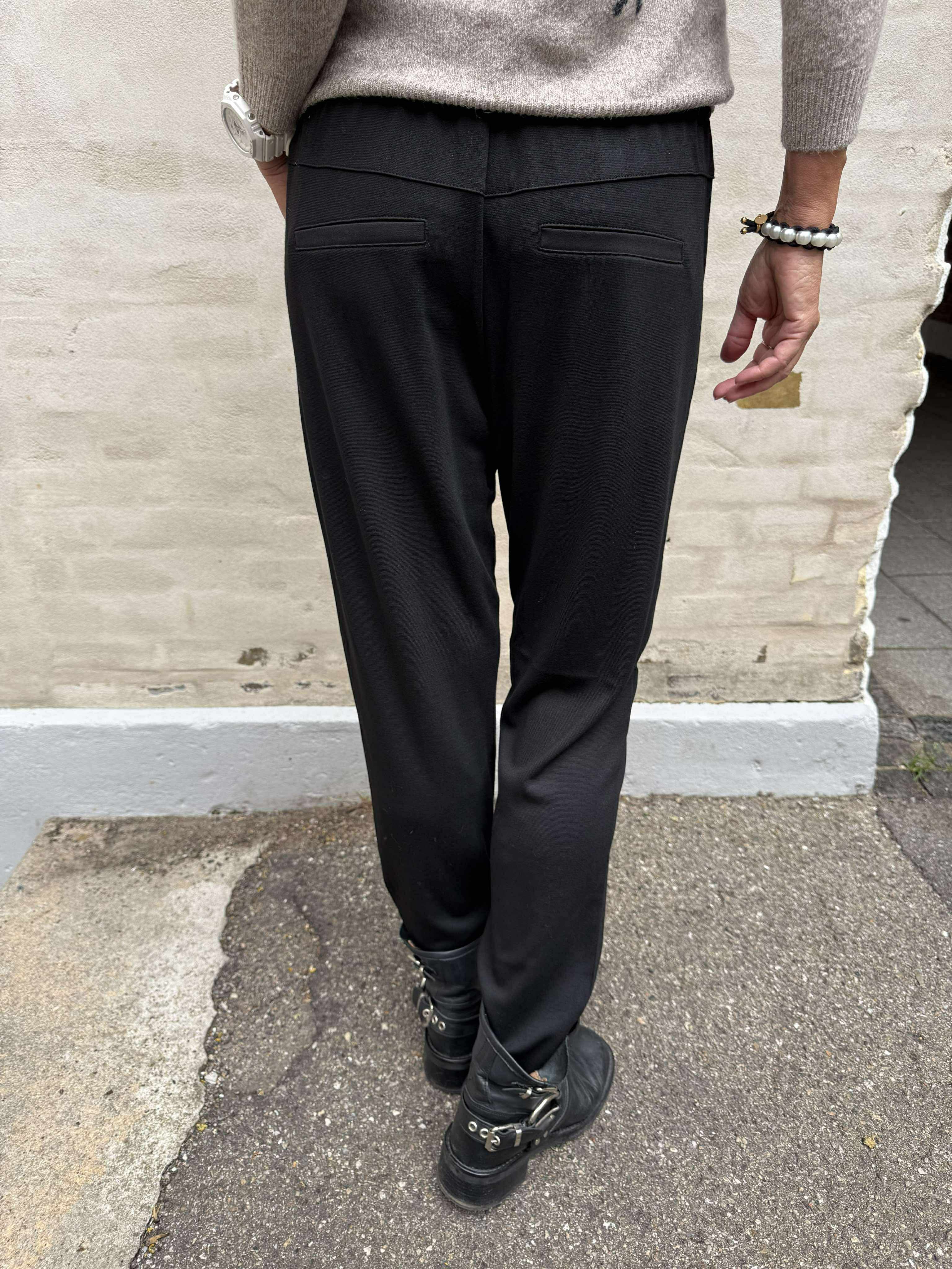 Vicky Cropped Pants - Black
