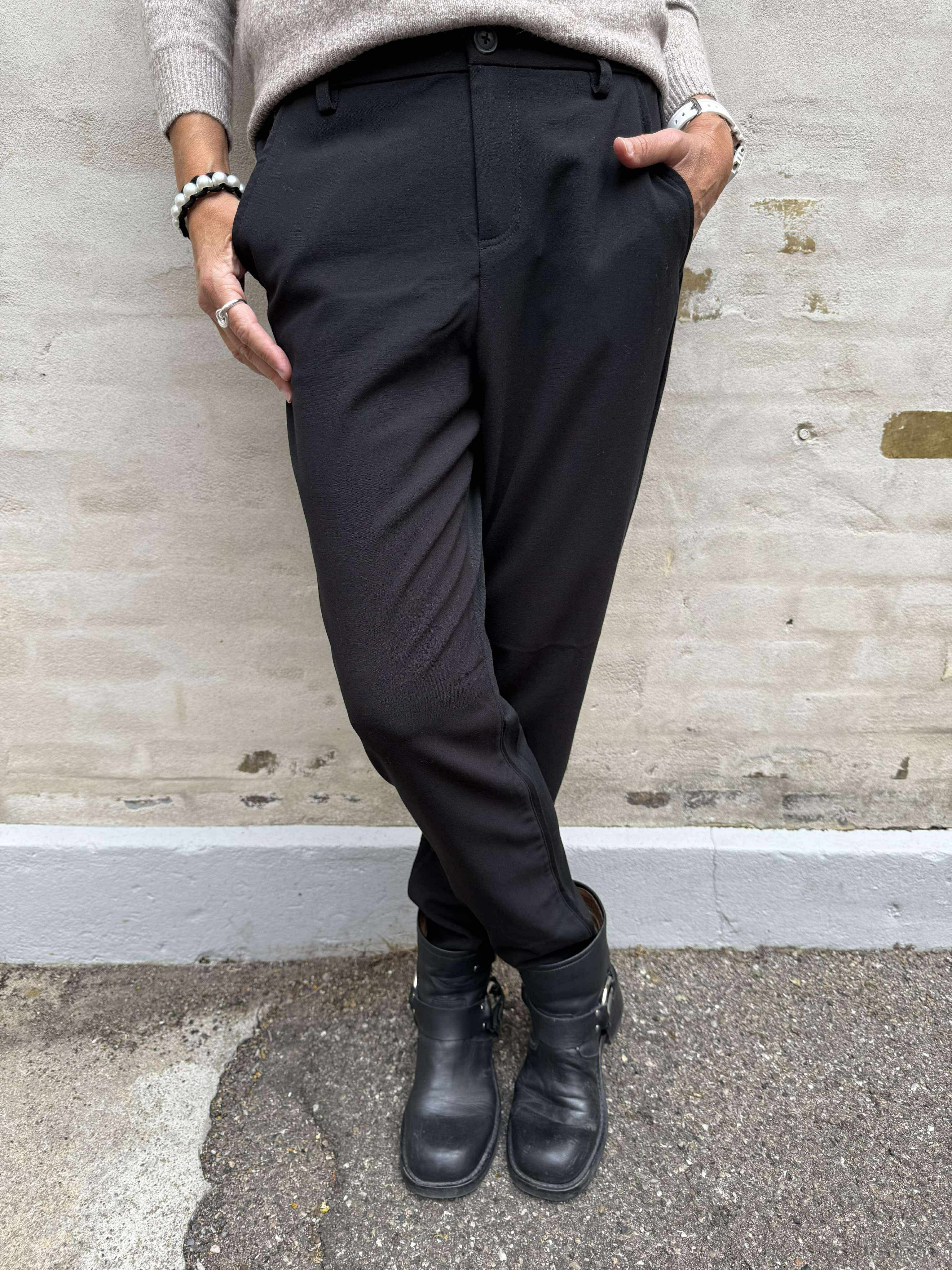 Vicky Cropped Pants - Black