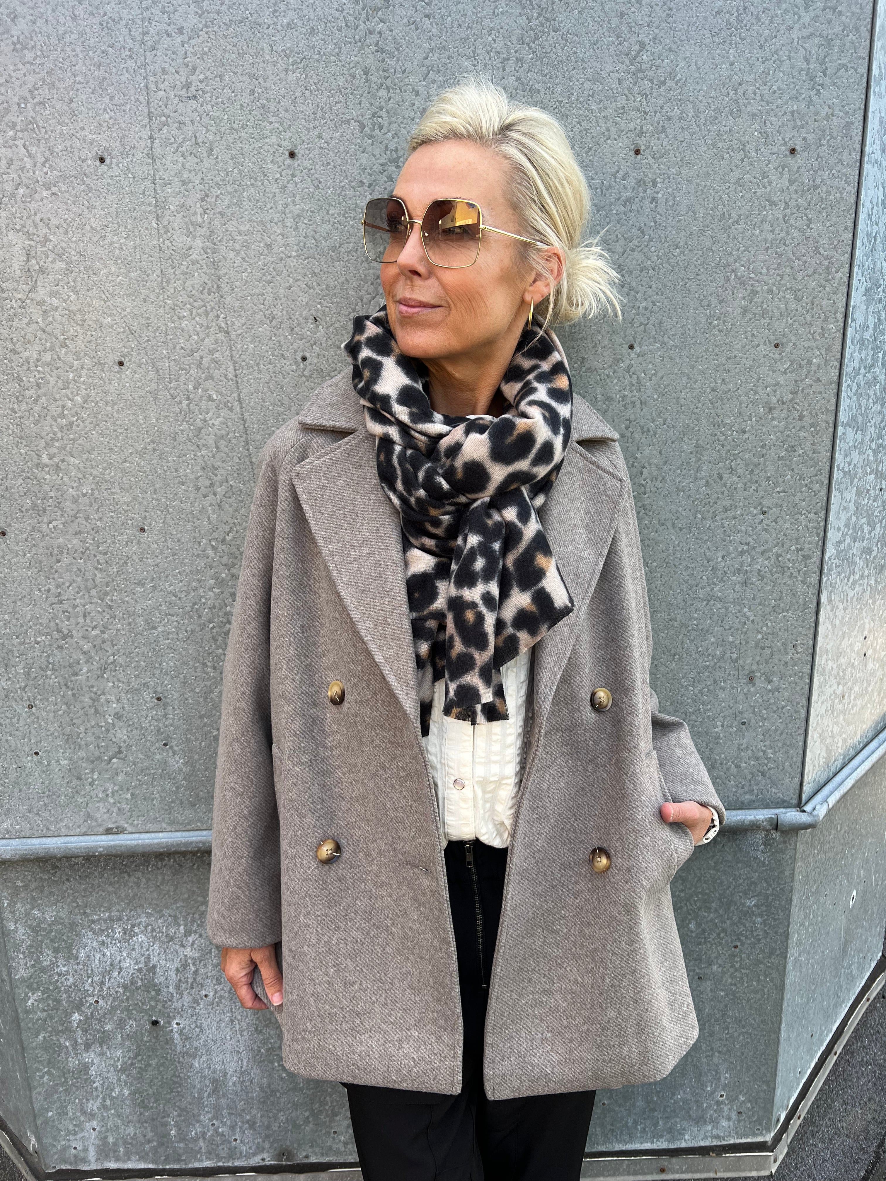 JORNA LONG SCARF - Black/LEO