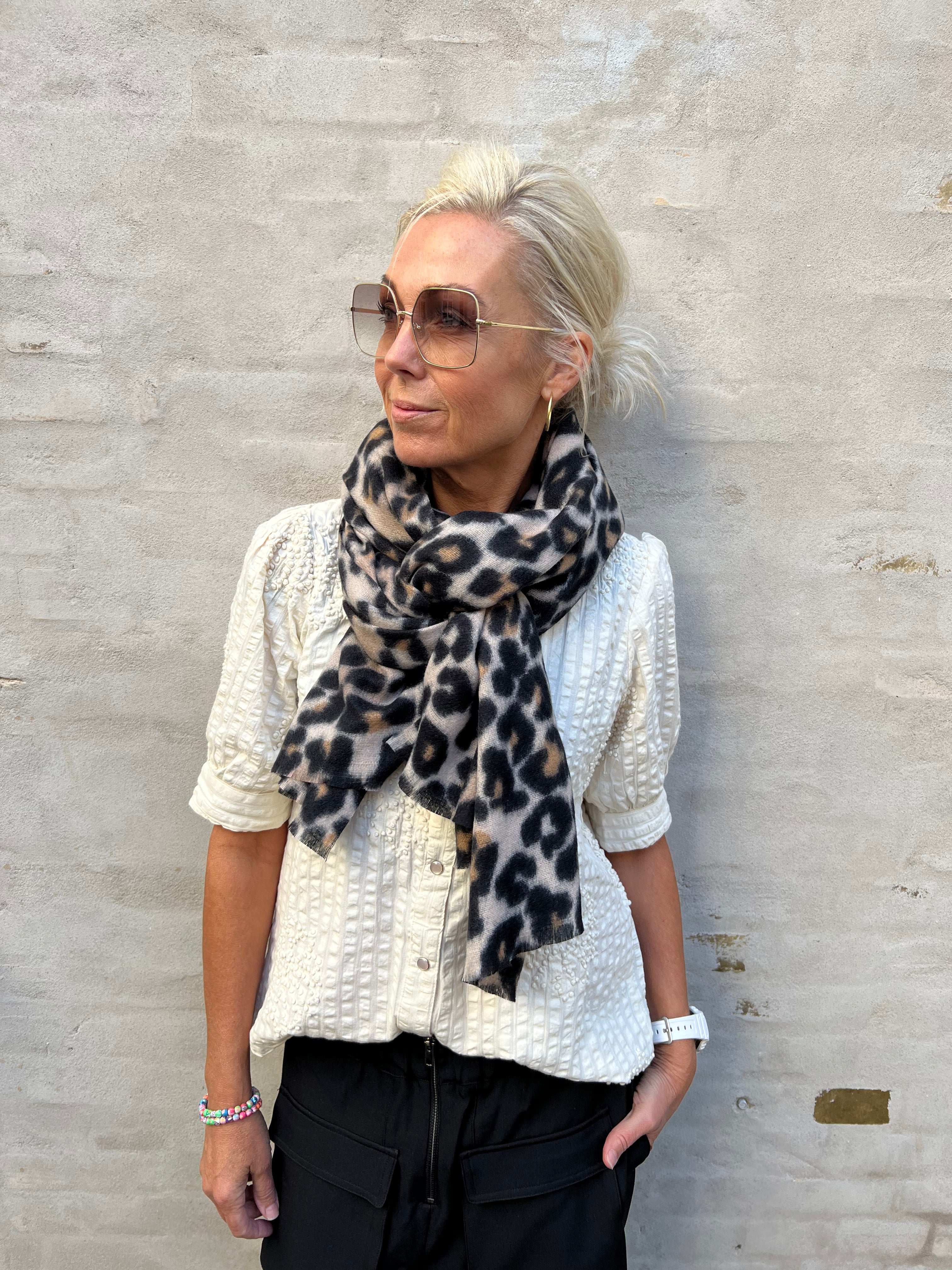 JORNA LONG SCARF - Black/LEO