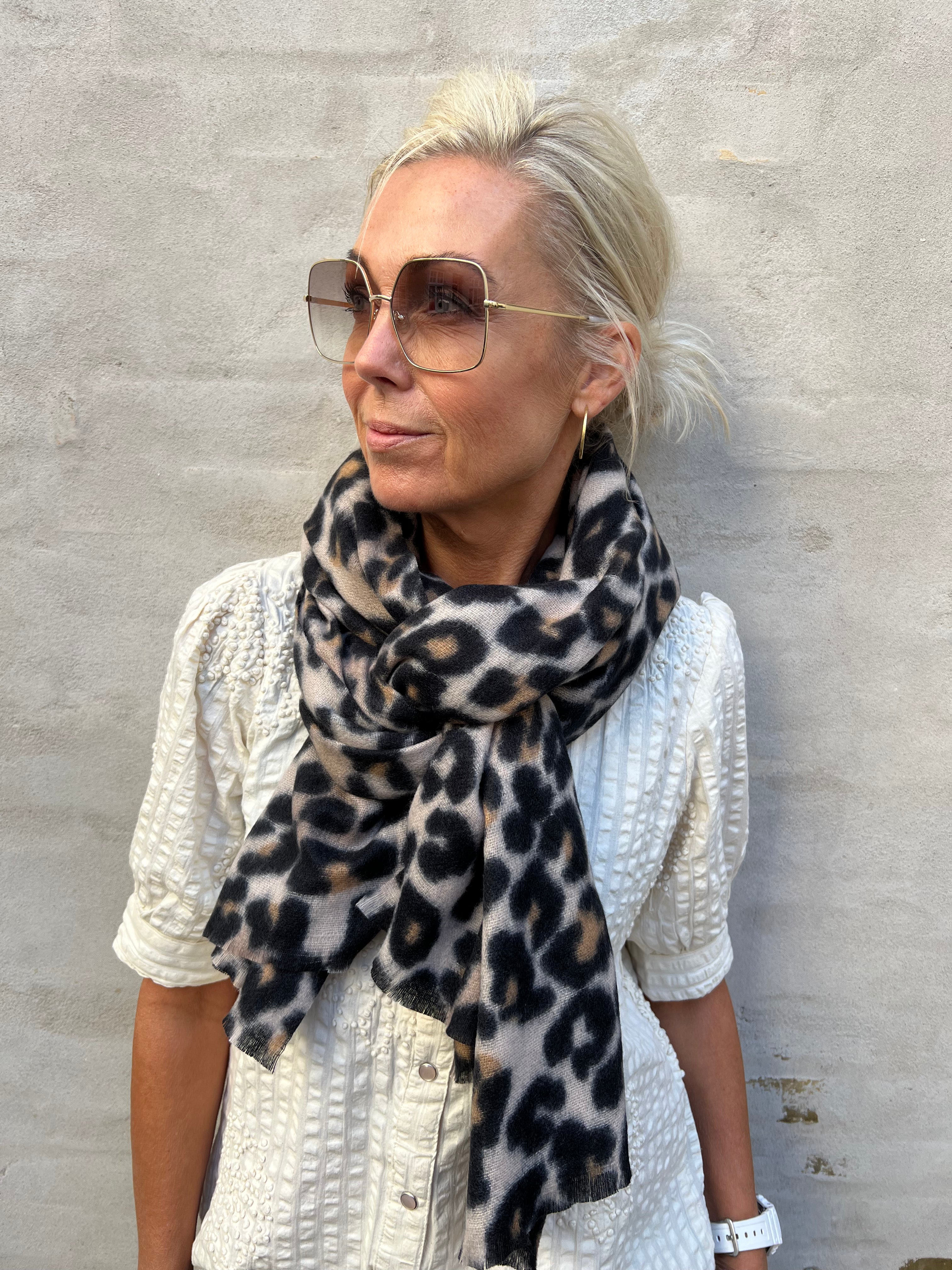 JORNA LONG SCARF - Black/LEO