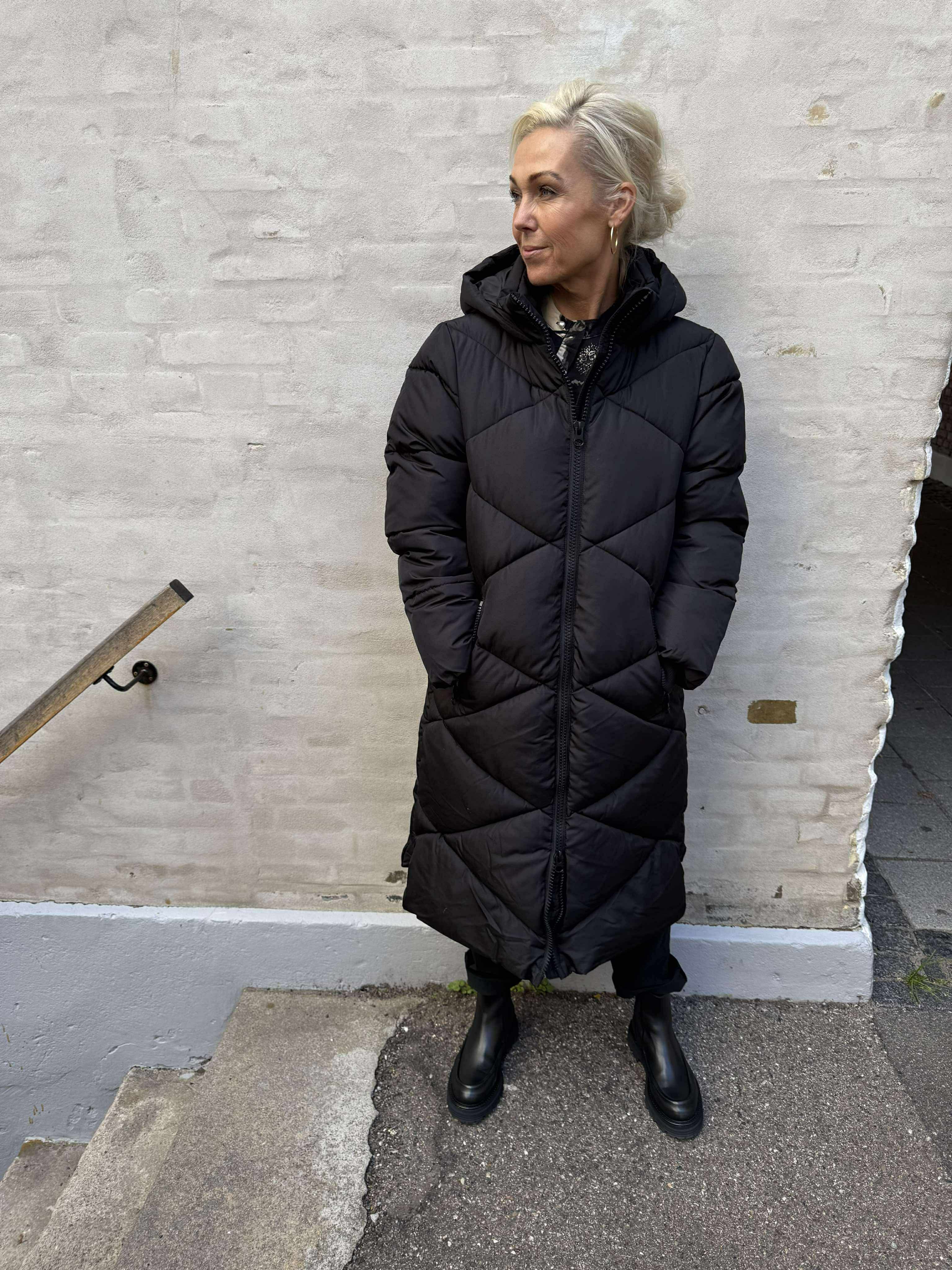 VISTA LIFE PADDED HOOD JACKET - Black
