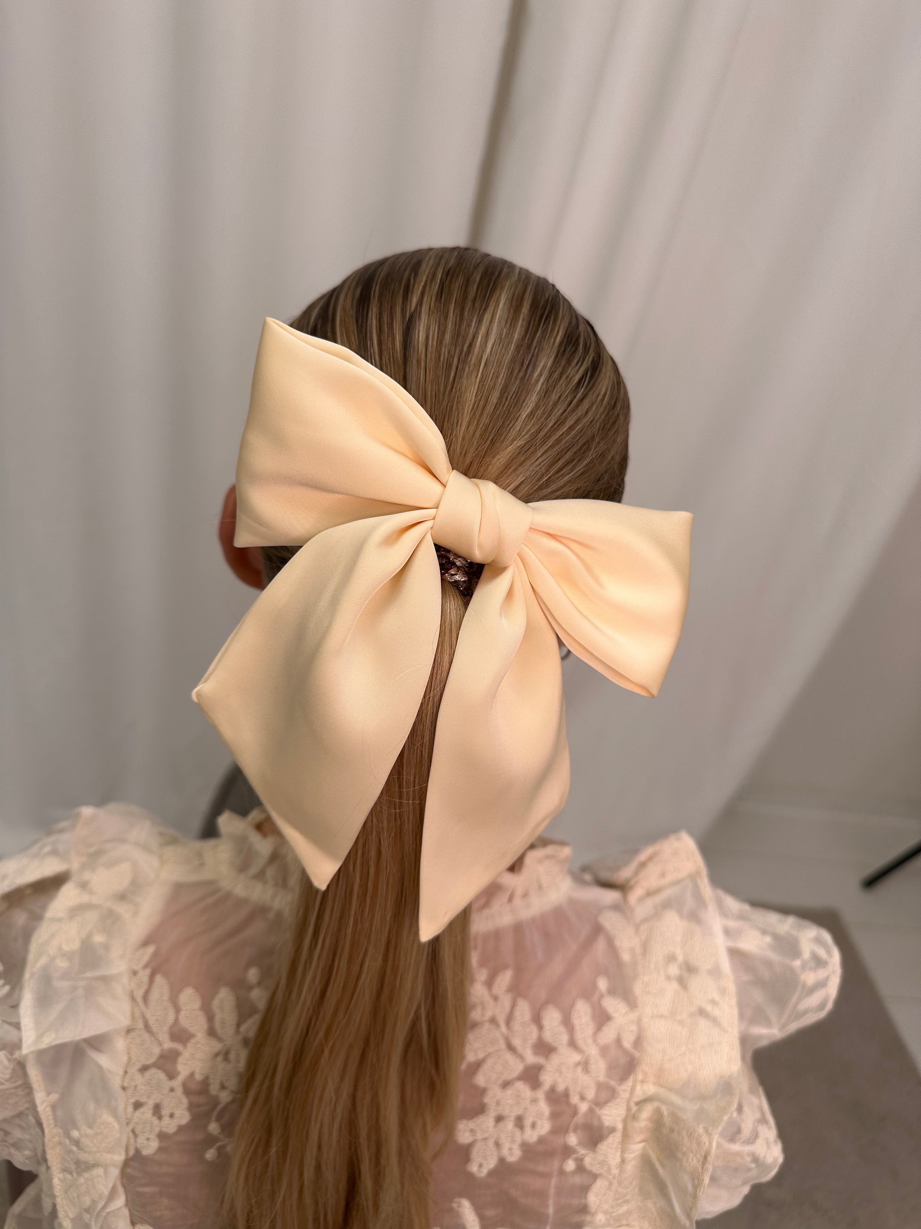 Smooth bow  cream