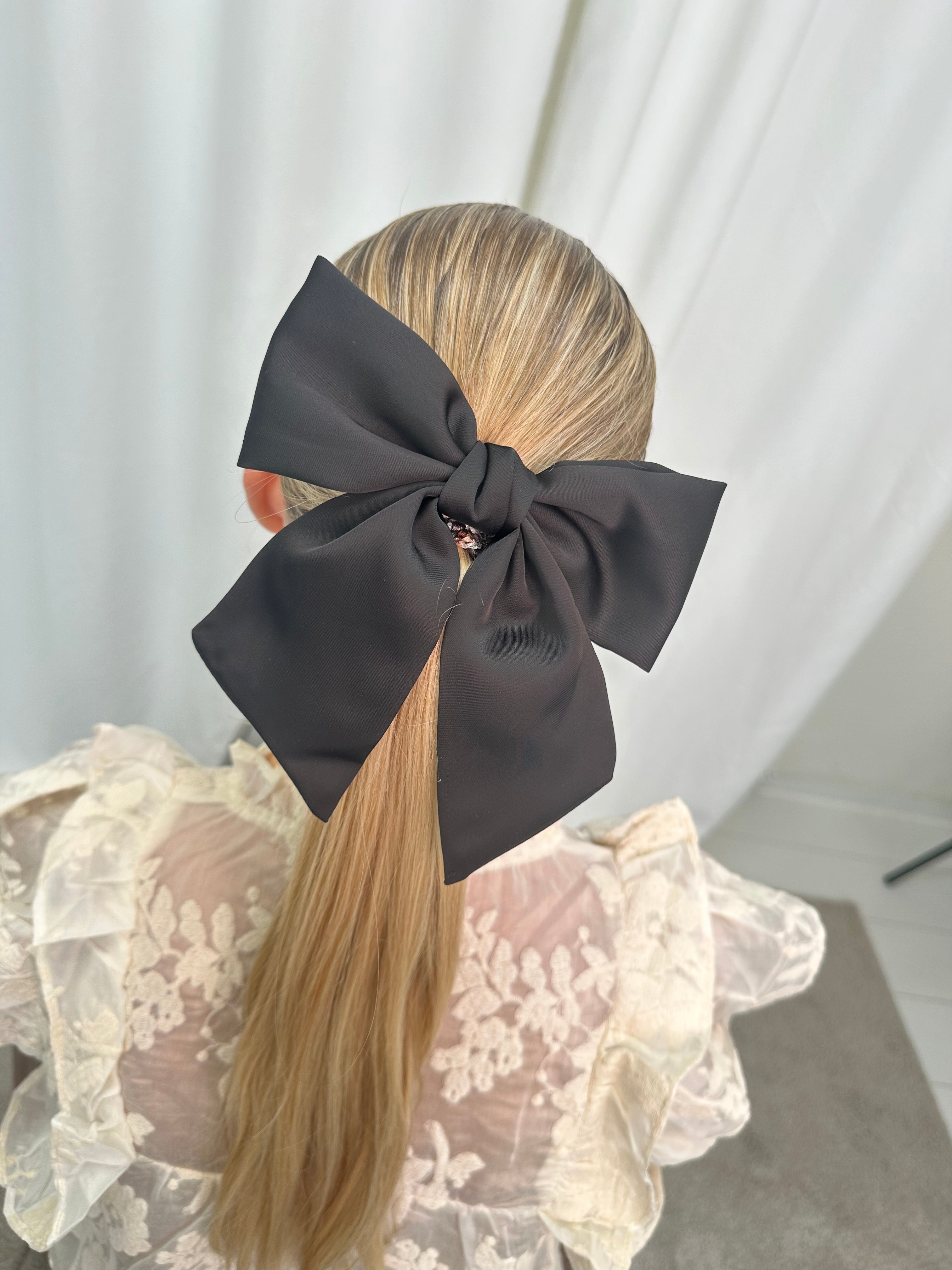 Smooth bow black