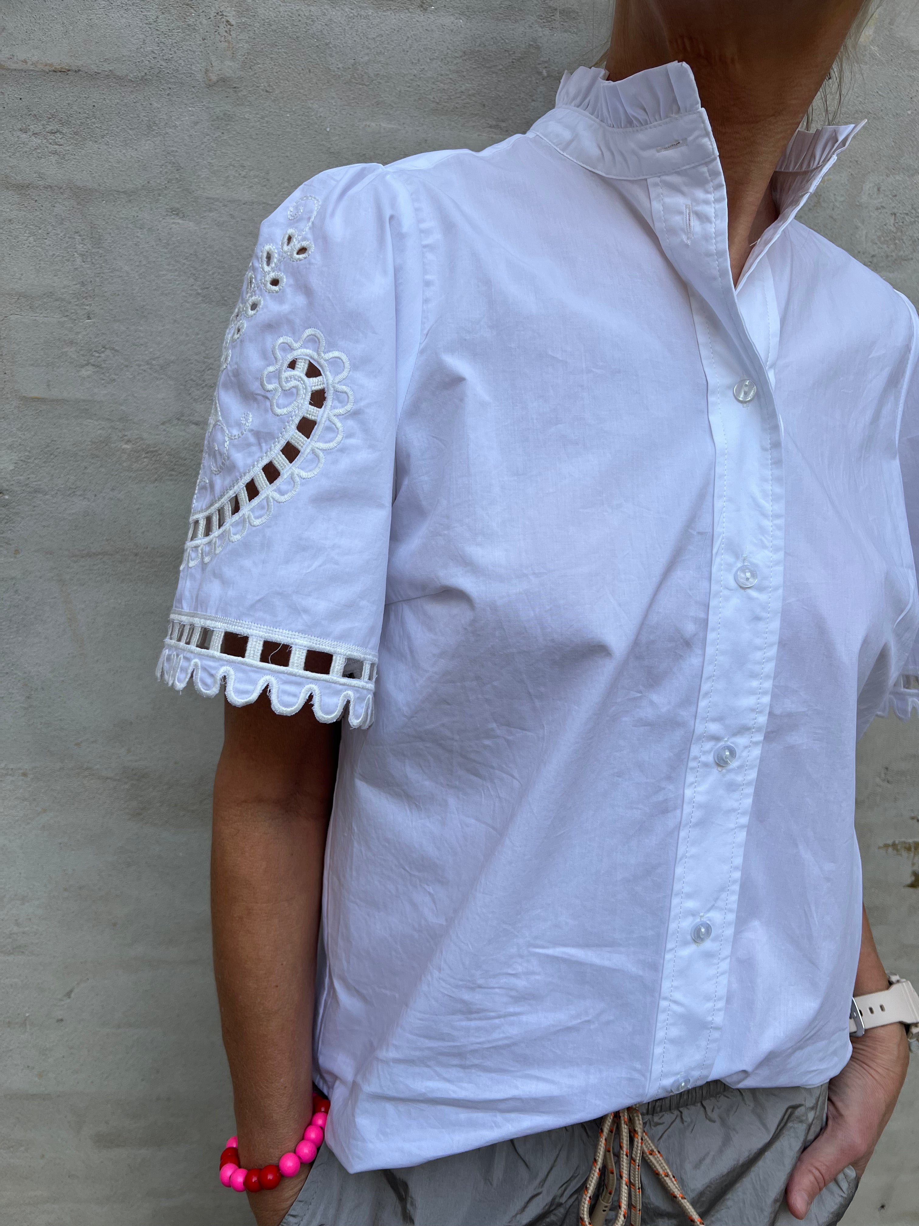 Kellise Embroidery shirt white