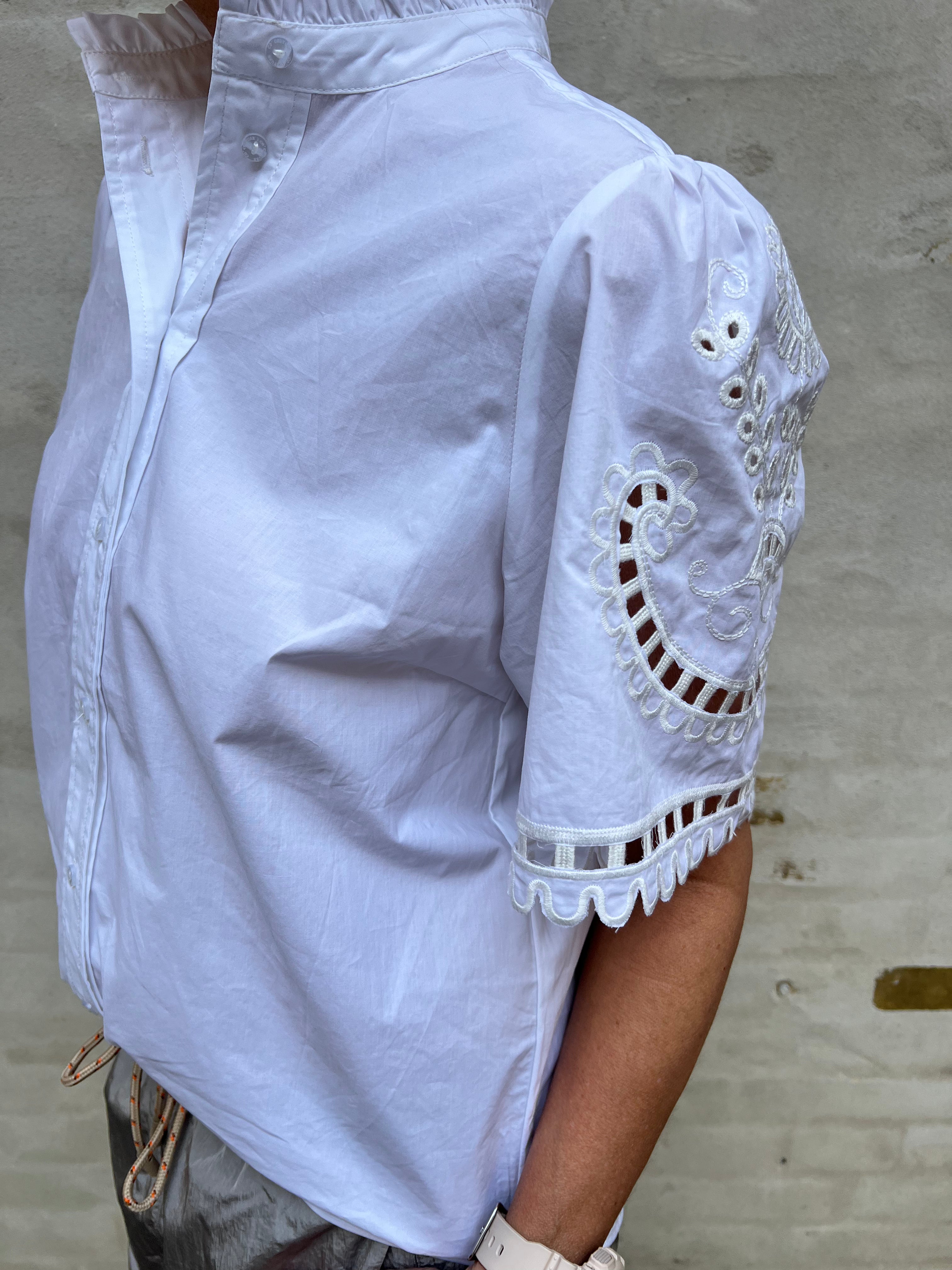 Kellise Embroidery shirt white