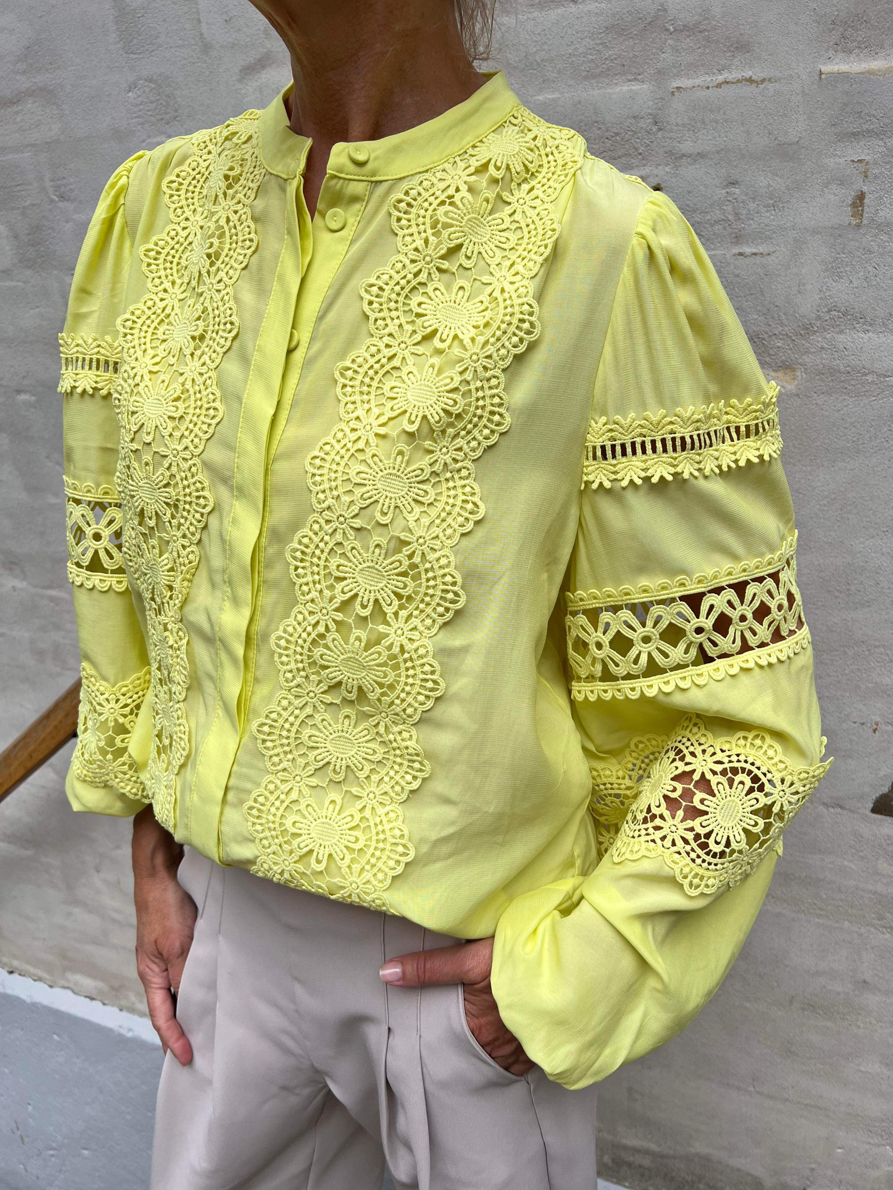 JulinaGO shirt lemon