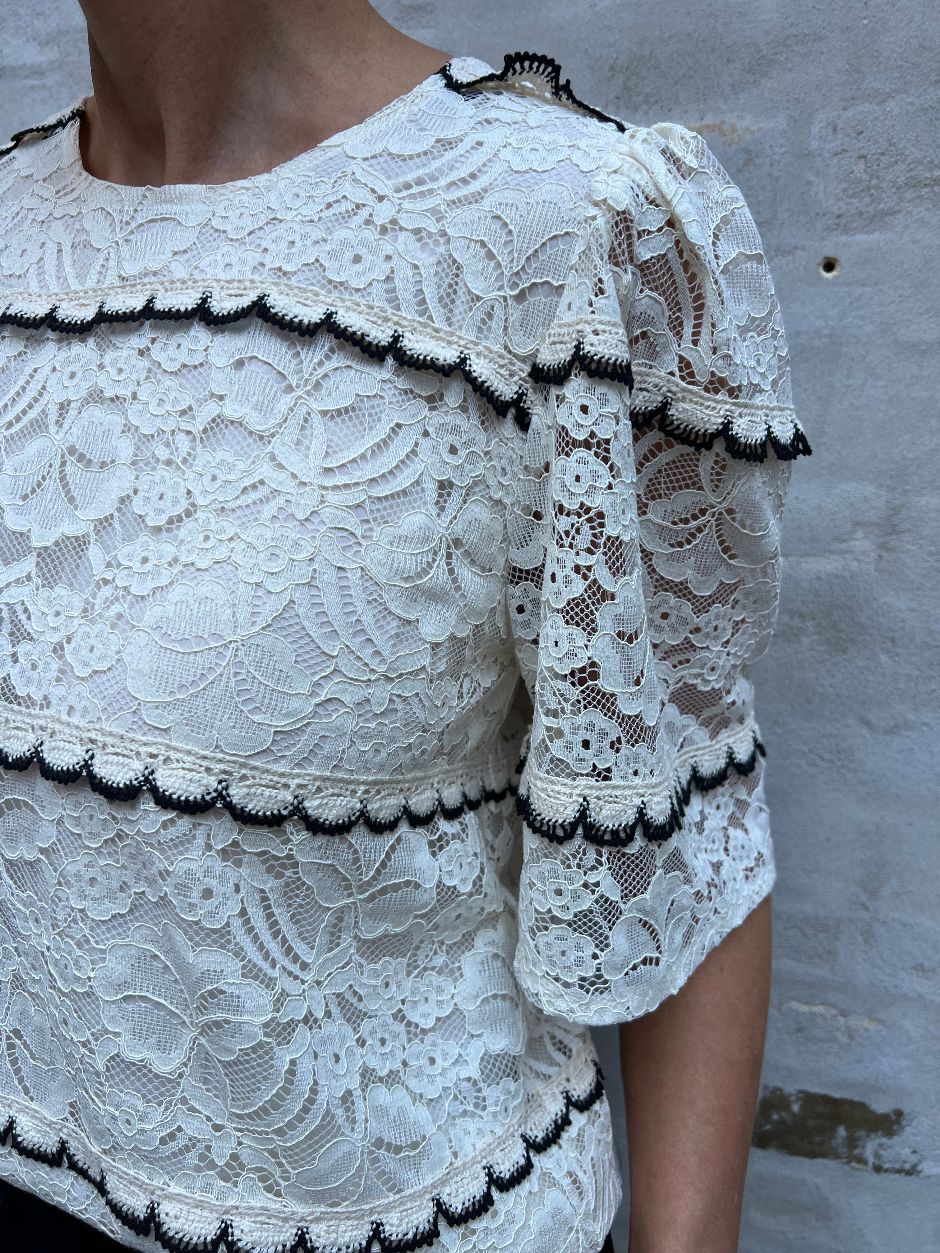 Lora lace blouse off white