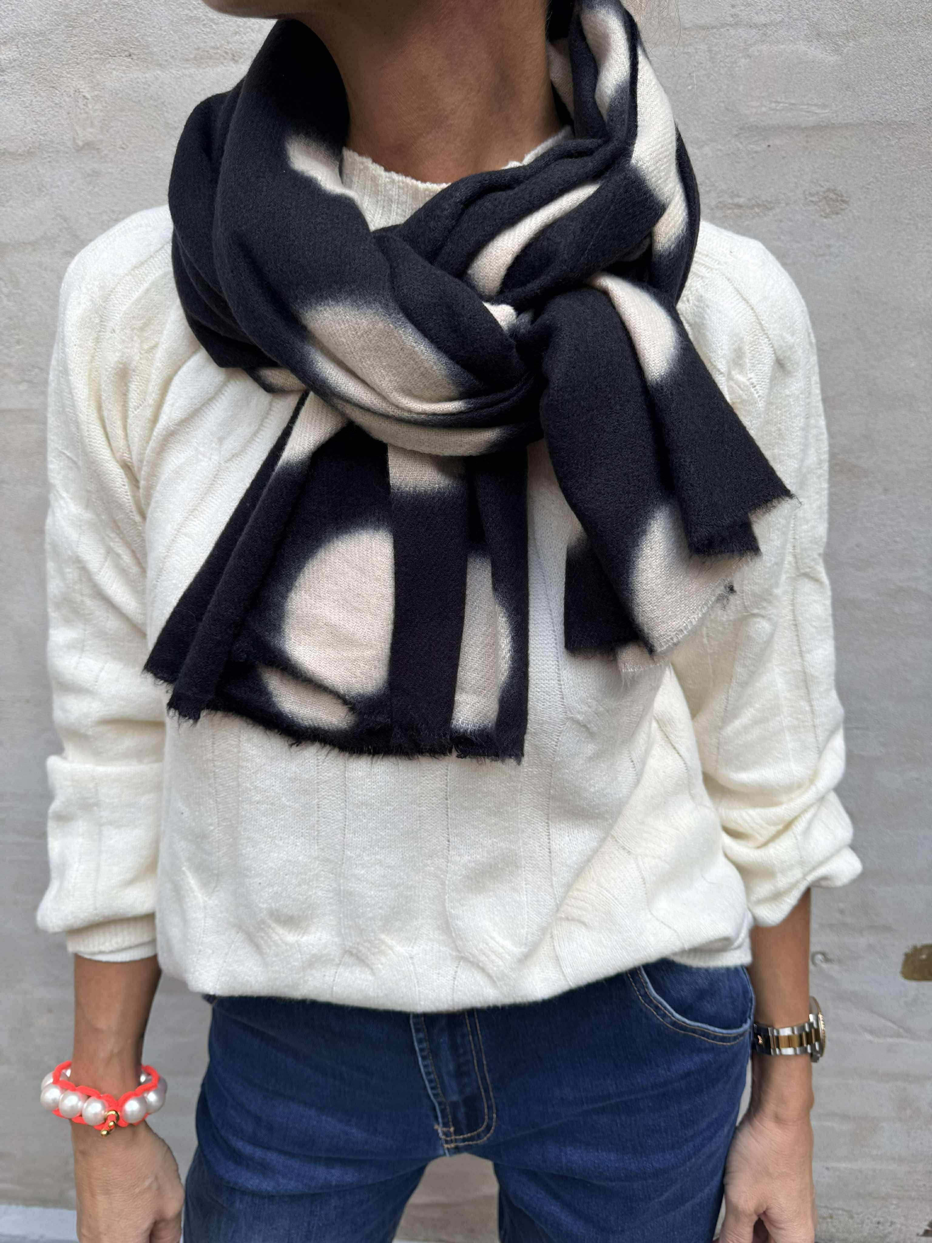 BLIX dotted winter scarf - Black Dot