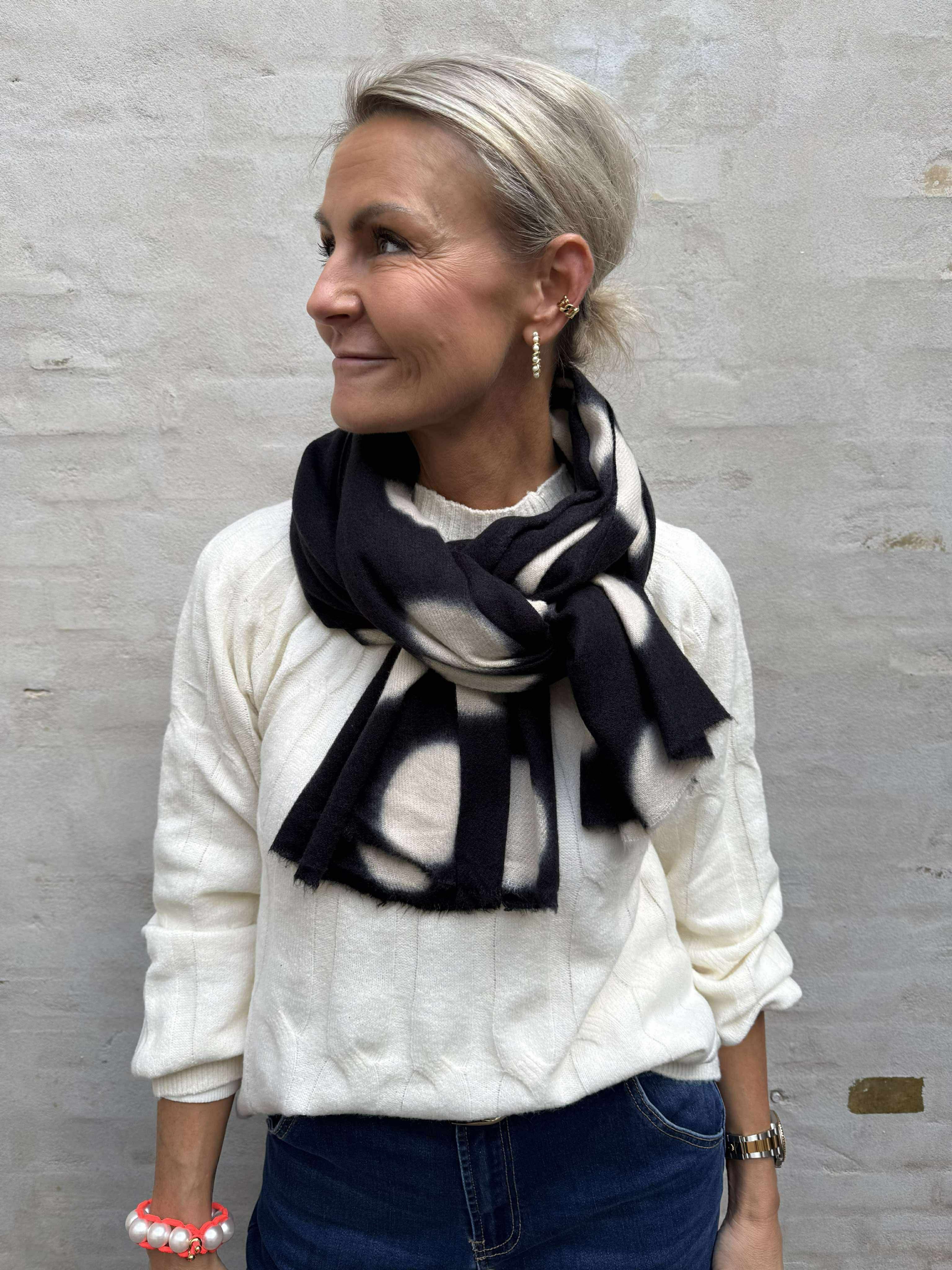 BLIX dotted winter scarf - Black Dot