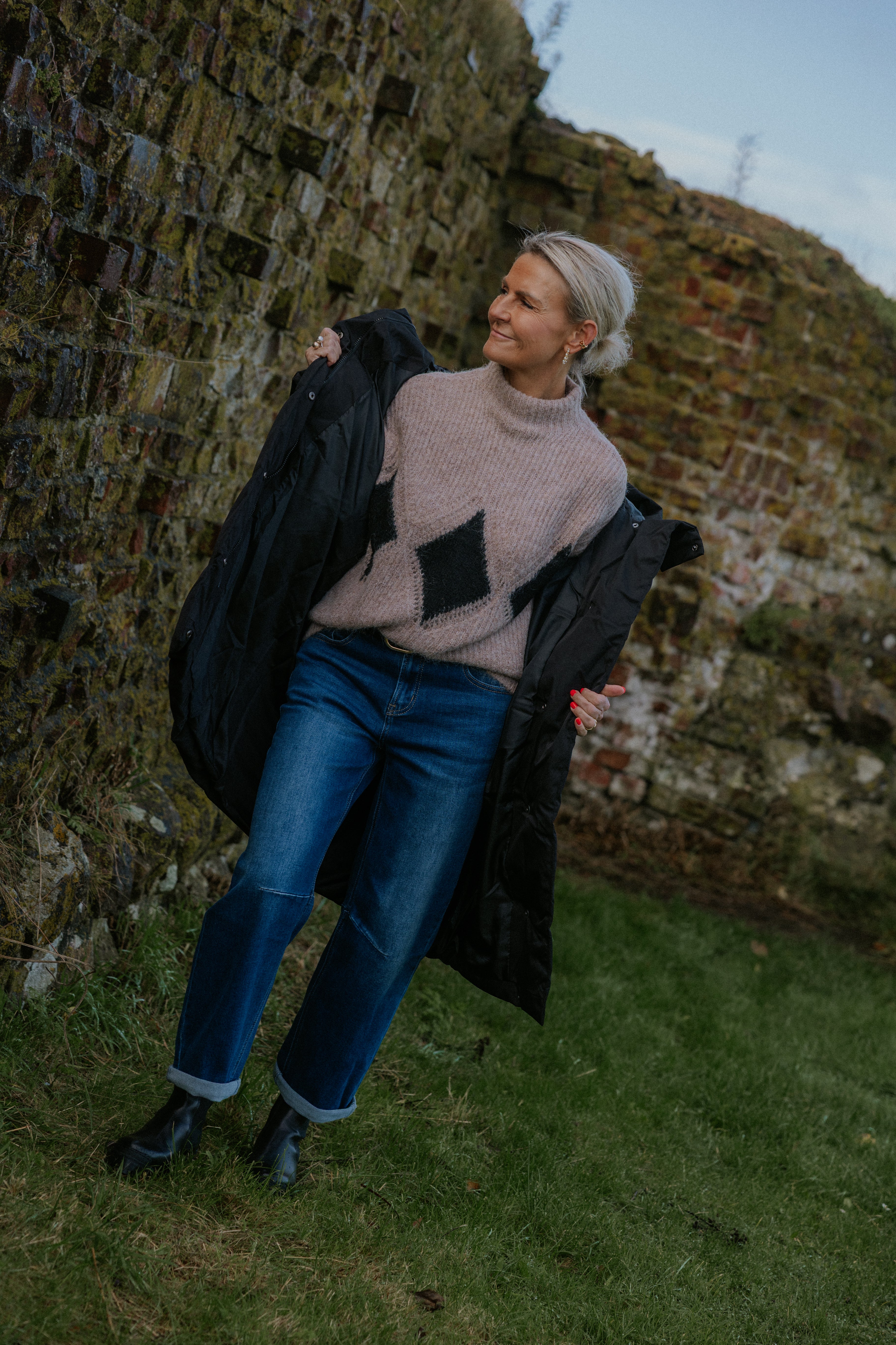 VIV LIFE HIGH NECK PULLOVER - Mountain Trail BLACK