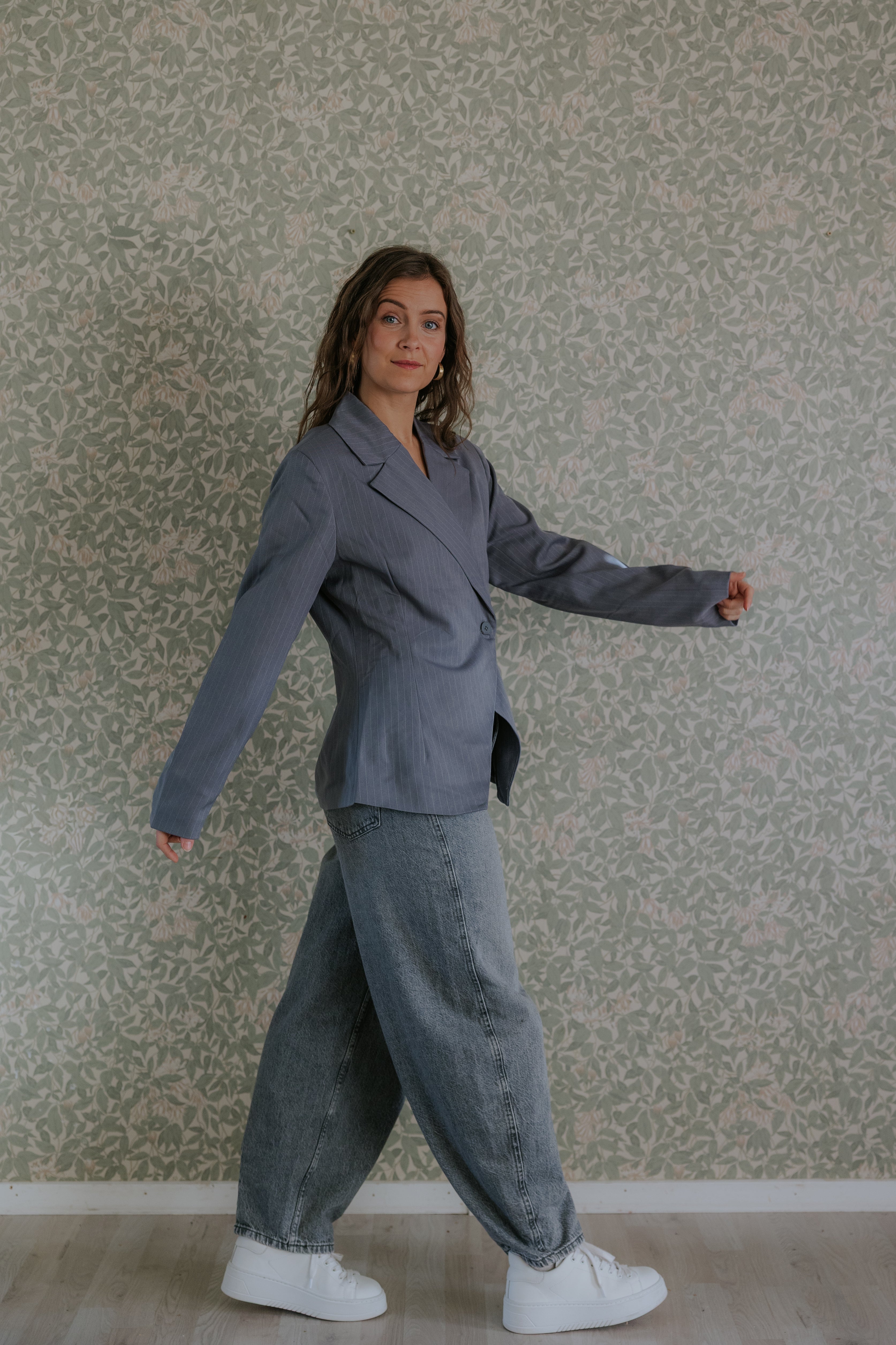 FALKA LS PASSAD NÅLSRIPAD BLAZER - Grå kritstripe