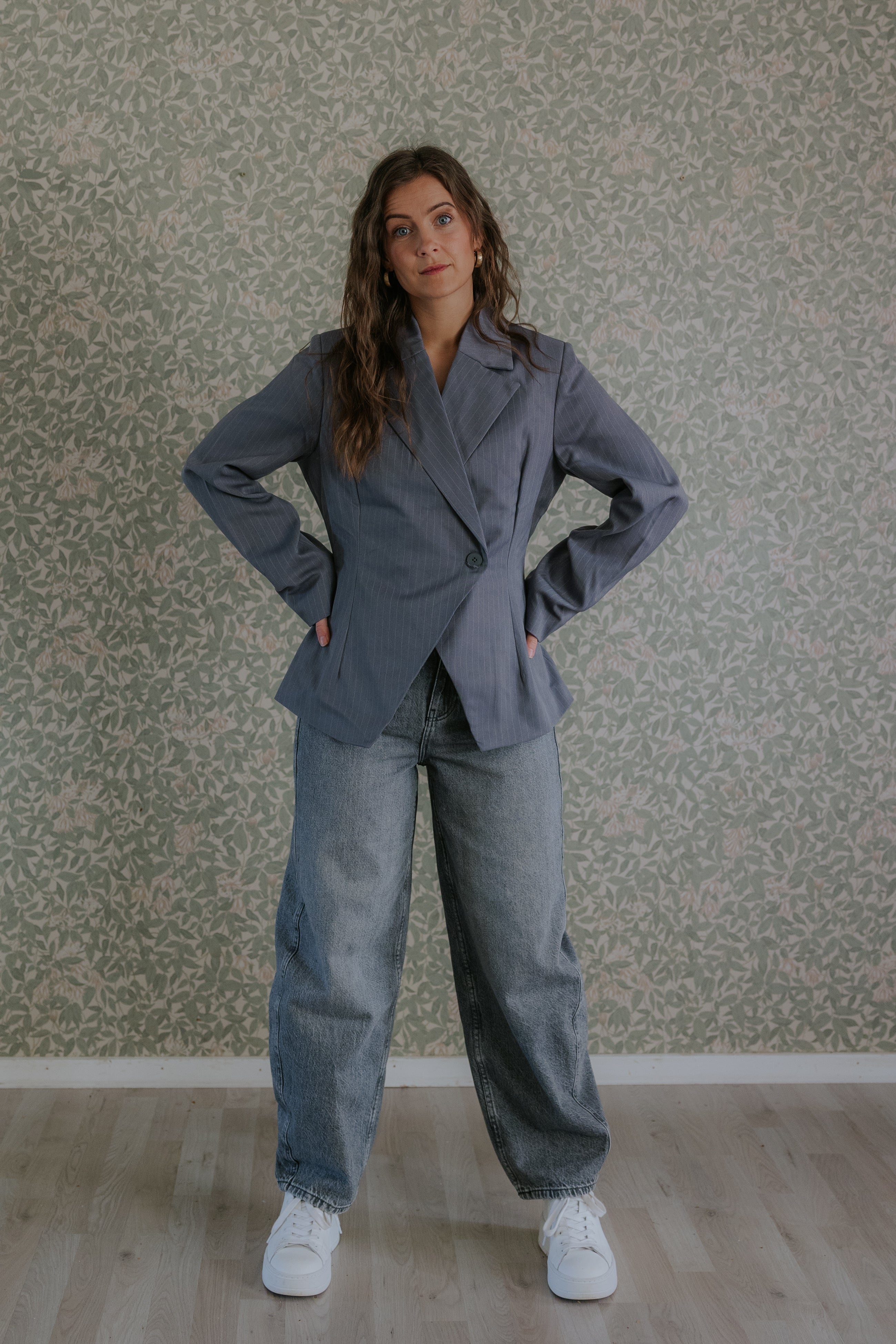 FALKA LS PASSAD NÅLSRIPAD BLAZER - Grå kritstripe