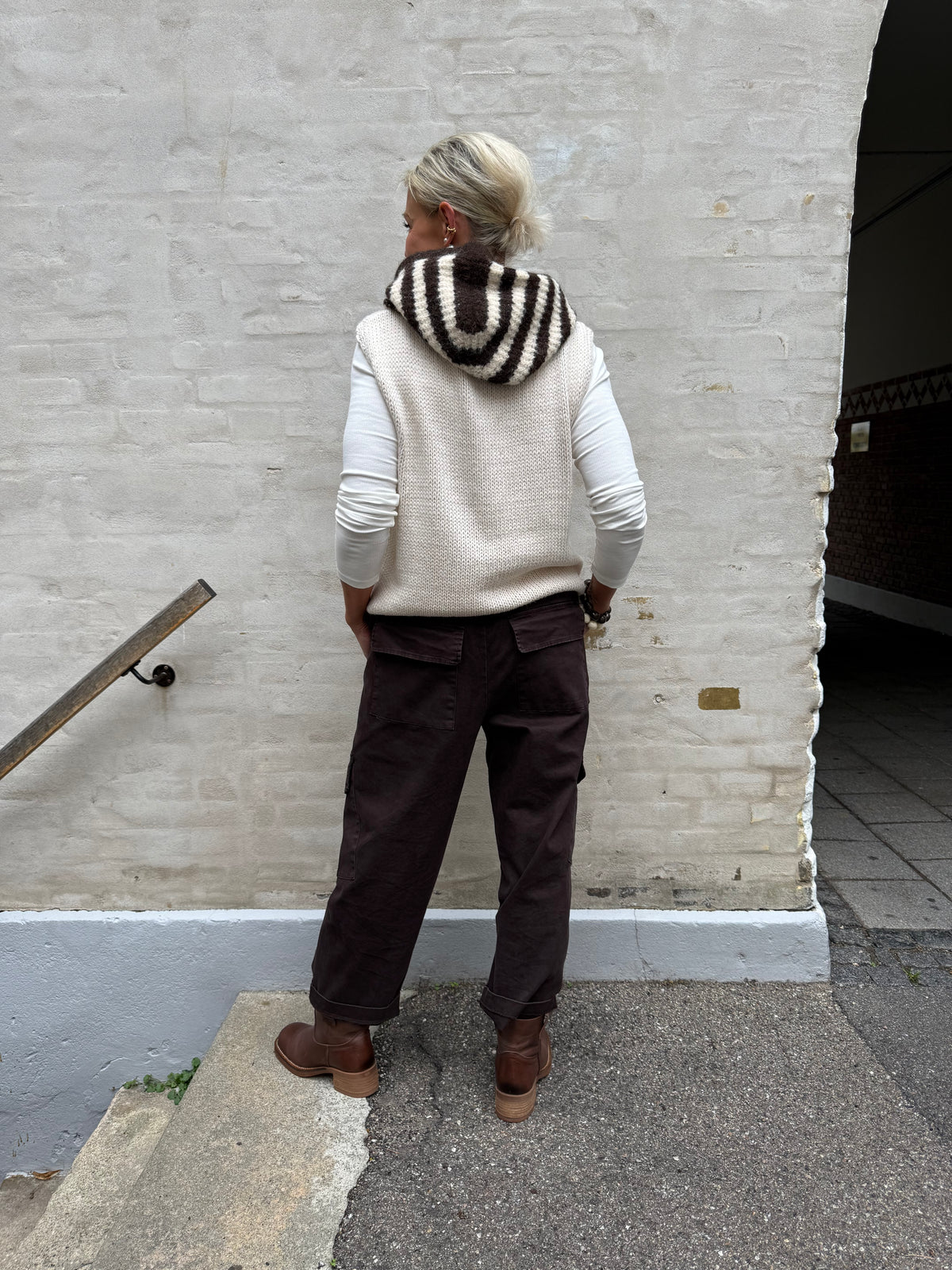 Lobster V-neck Knit Vest -  Off White/Morro