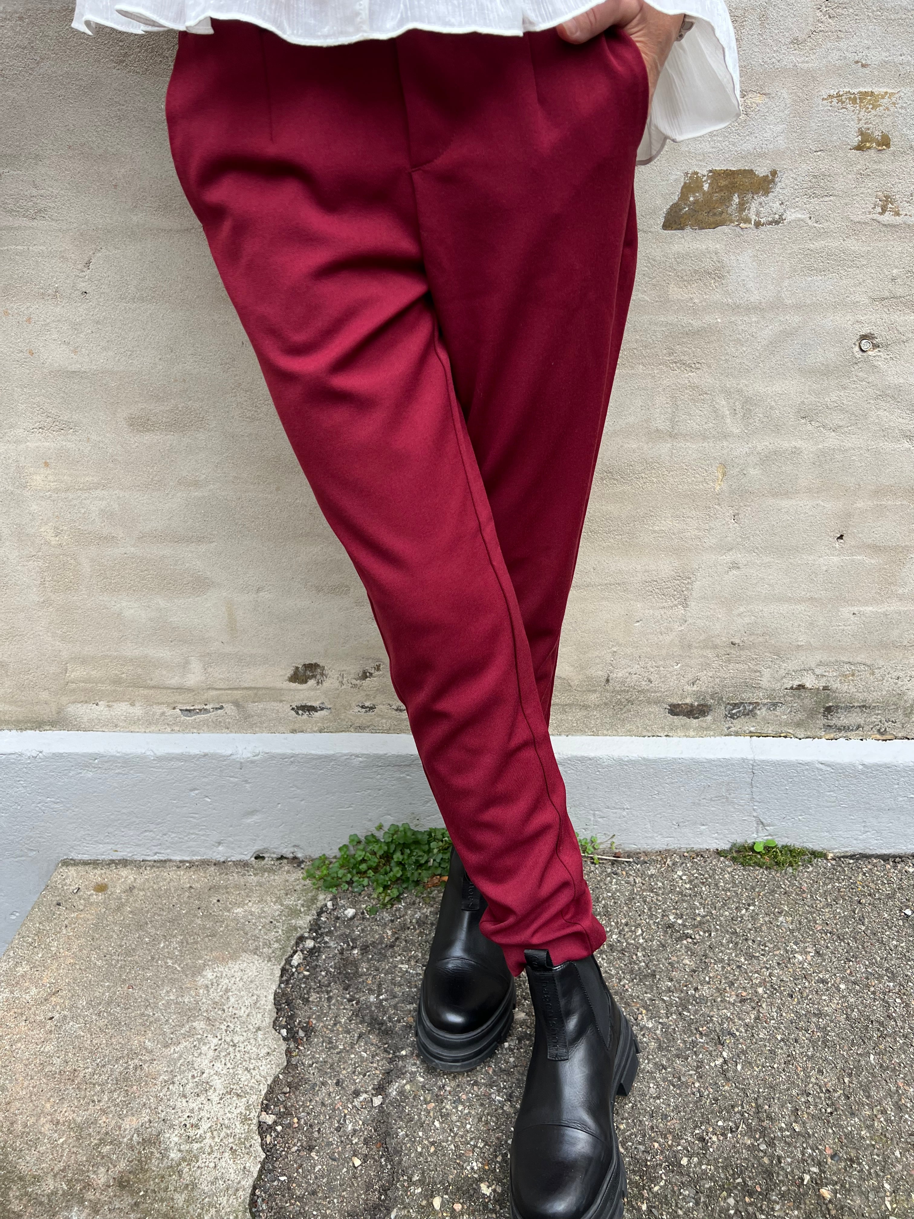 Lisa slim pant cabernet