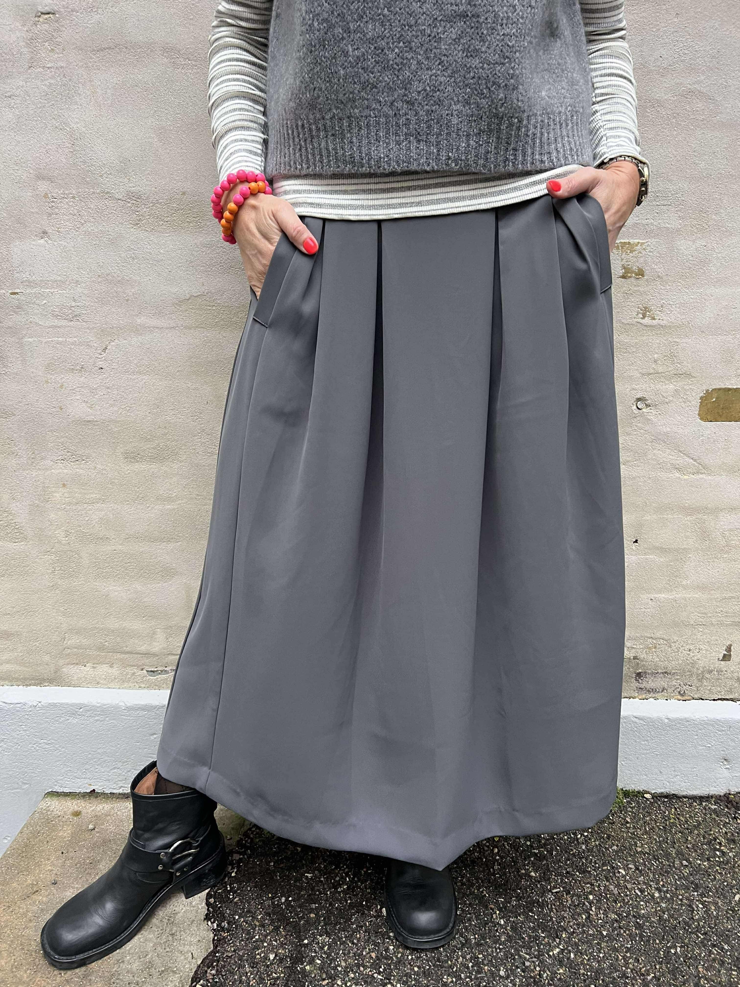 Anya pleat skirt ink