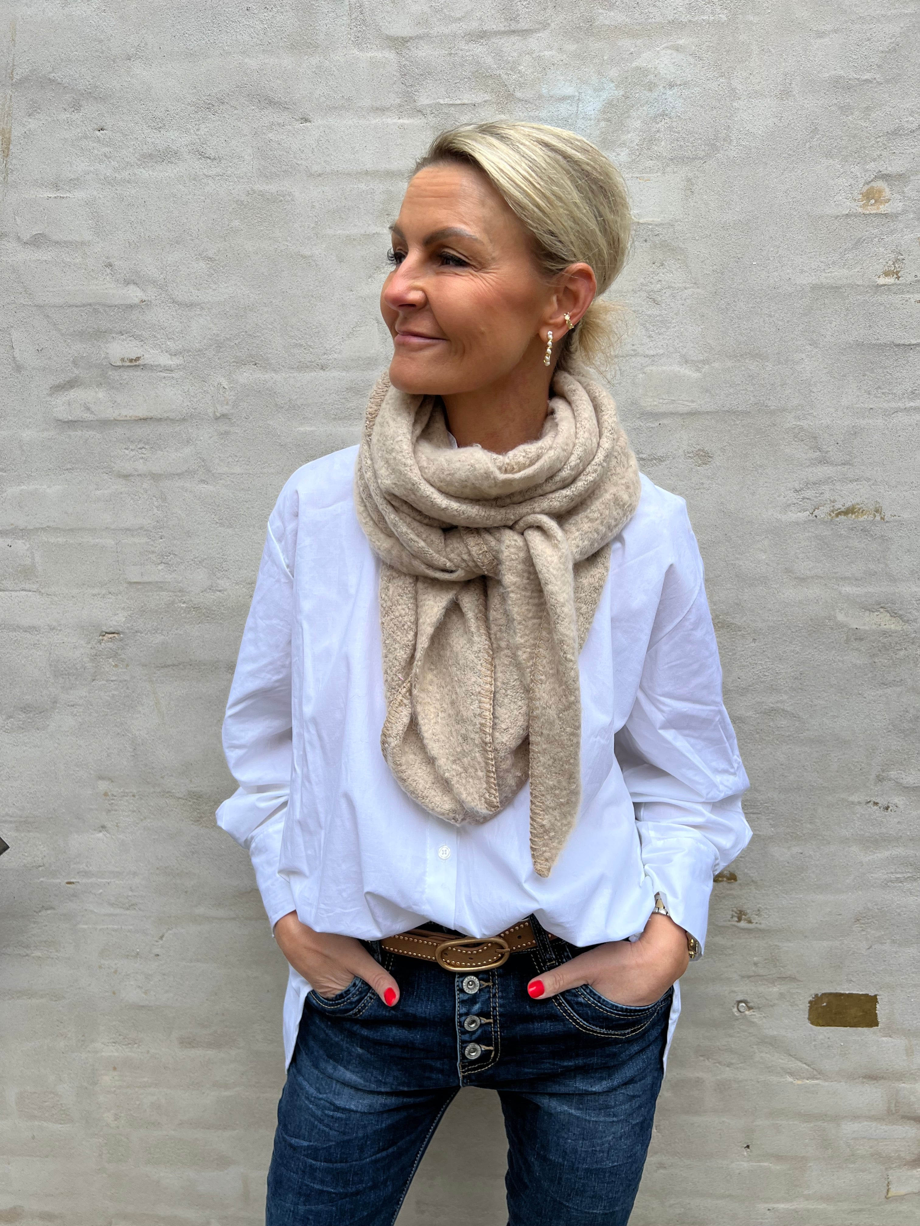 Alma scarf beige