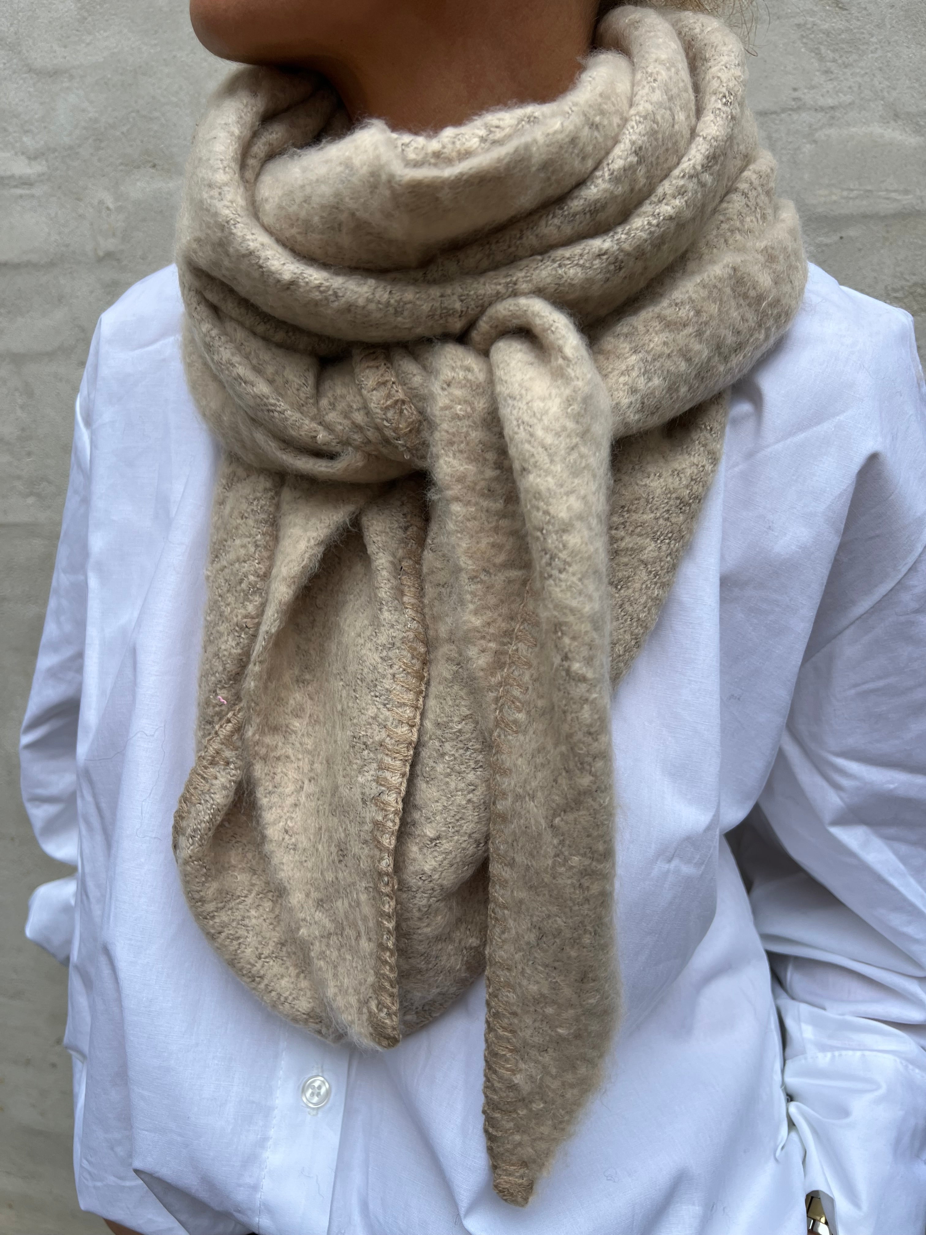 Alma scarf beige