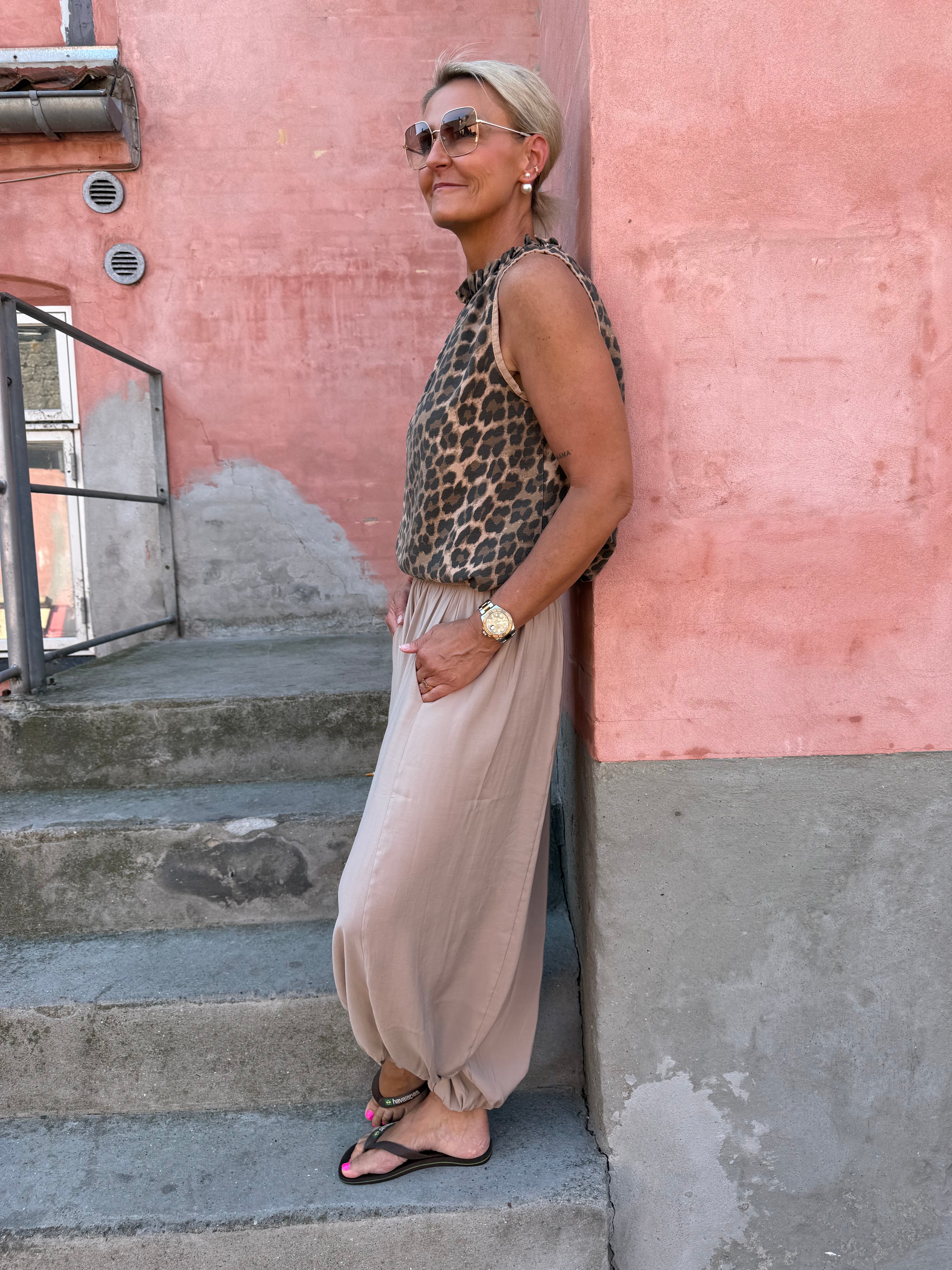 Lucina Top - Camello Leo
