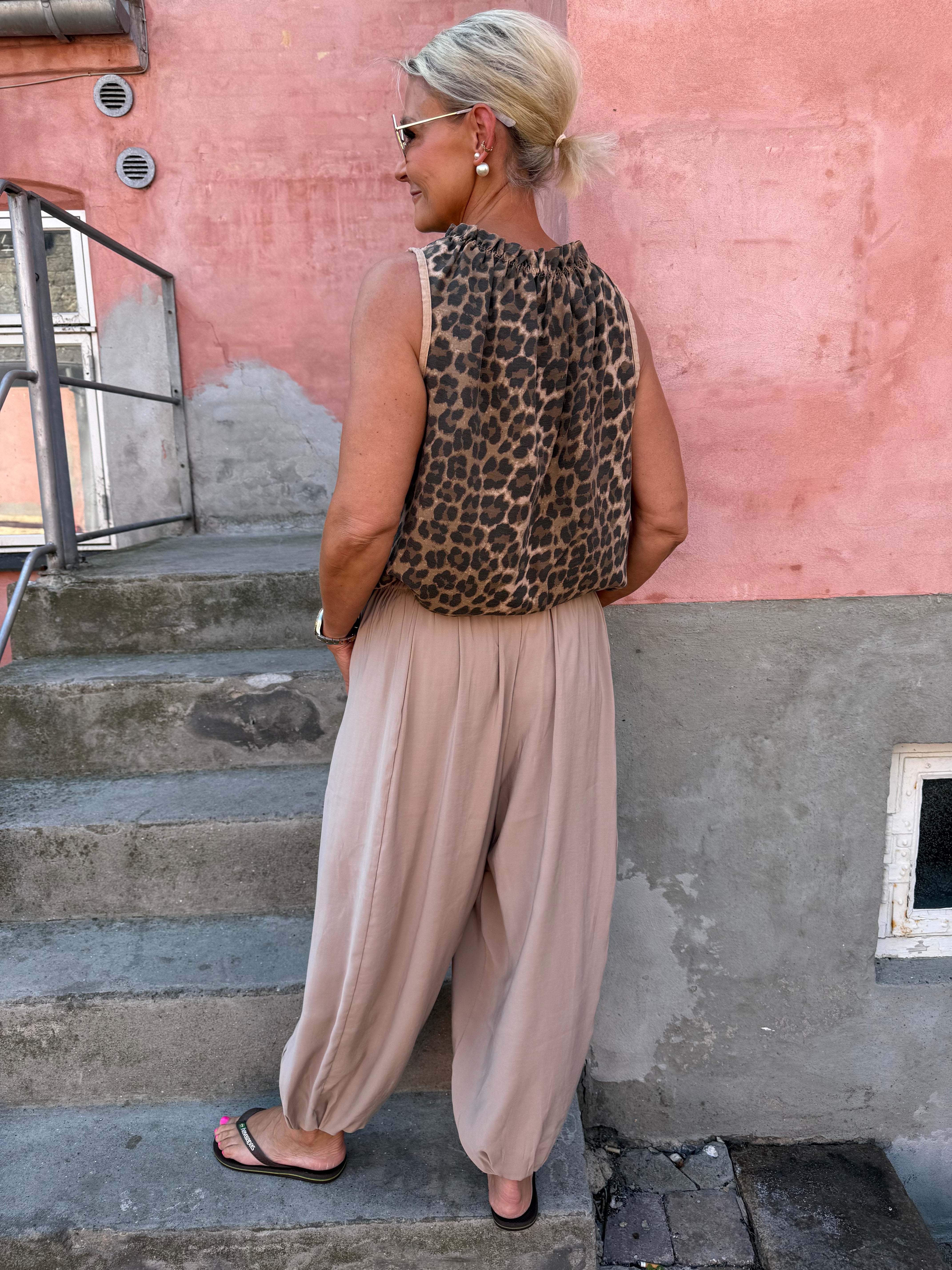 Lucina Top - Camello Leo