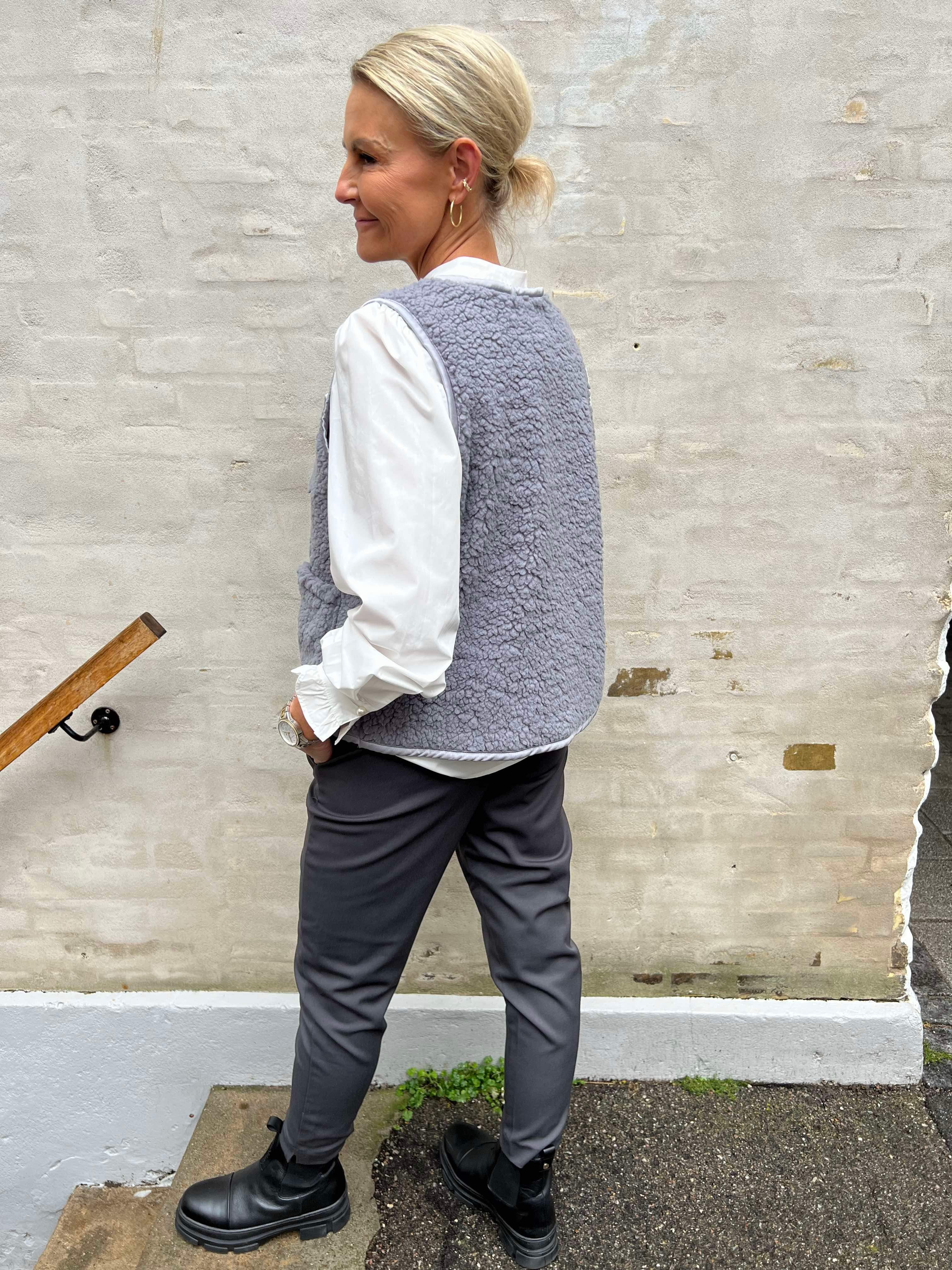 Gudrun vest dark grey