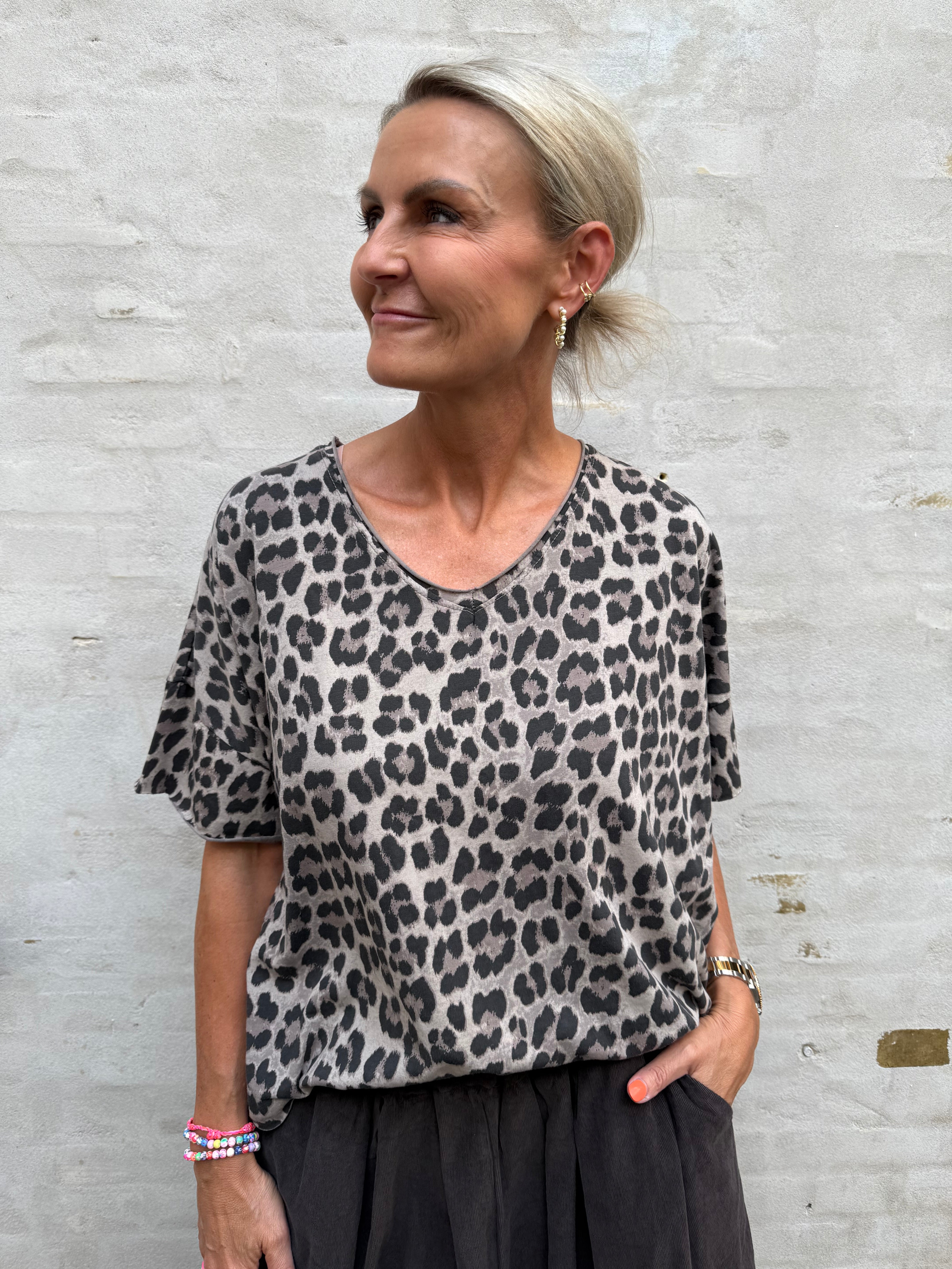 Harper Tee - Beige Leo