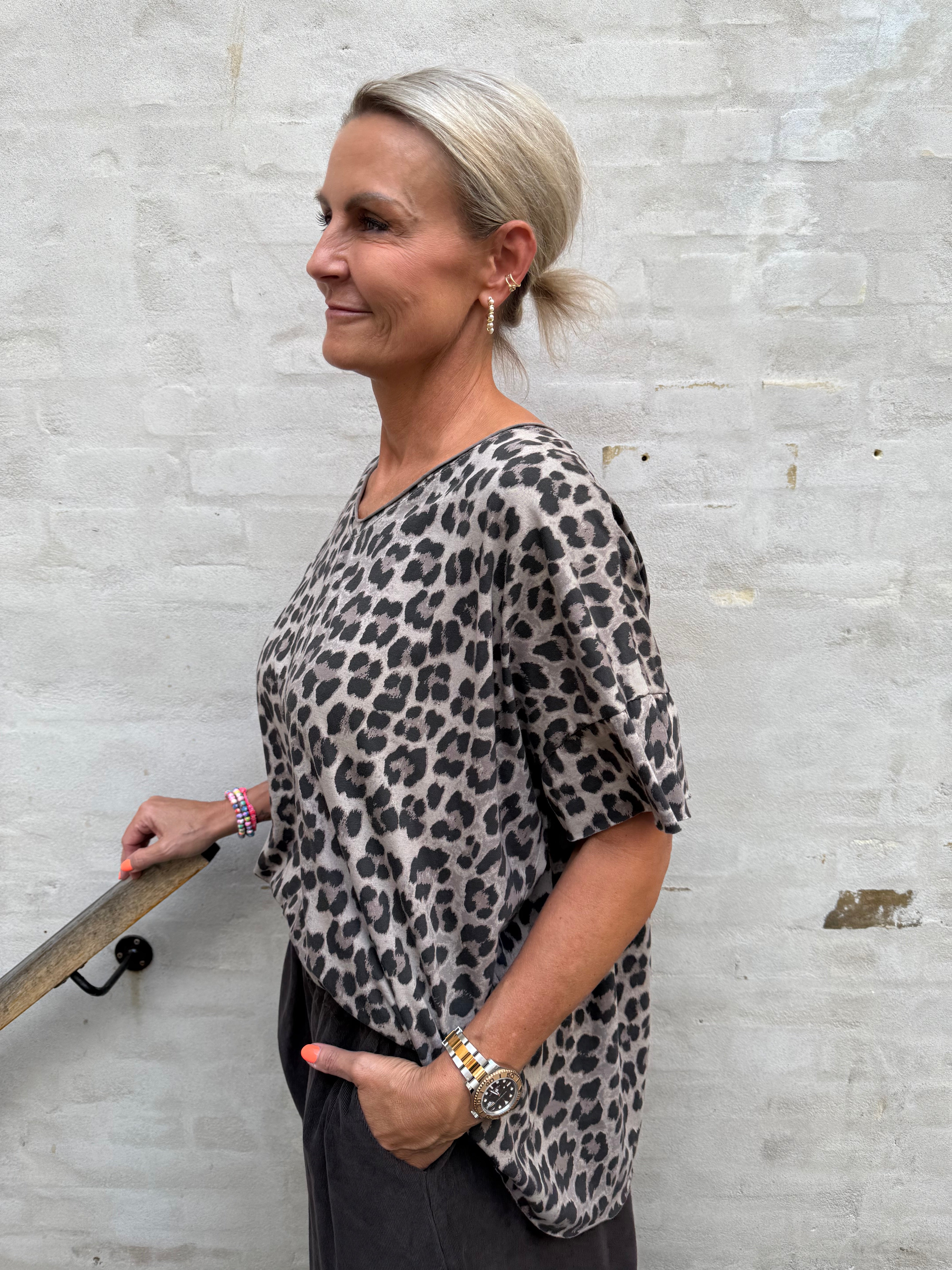 Harper Tee - Beige Leo