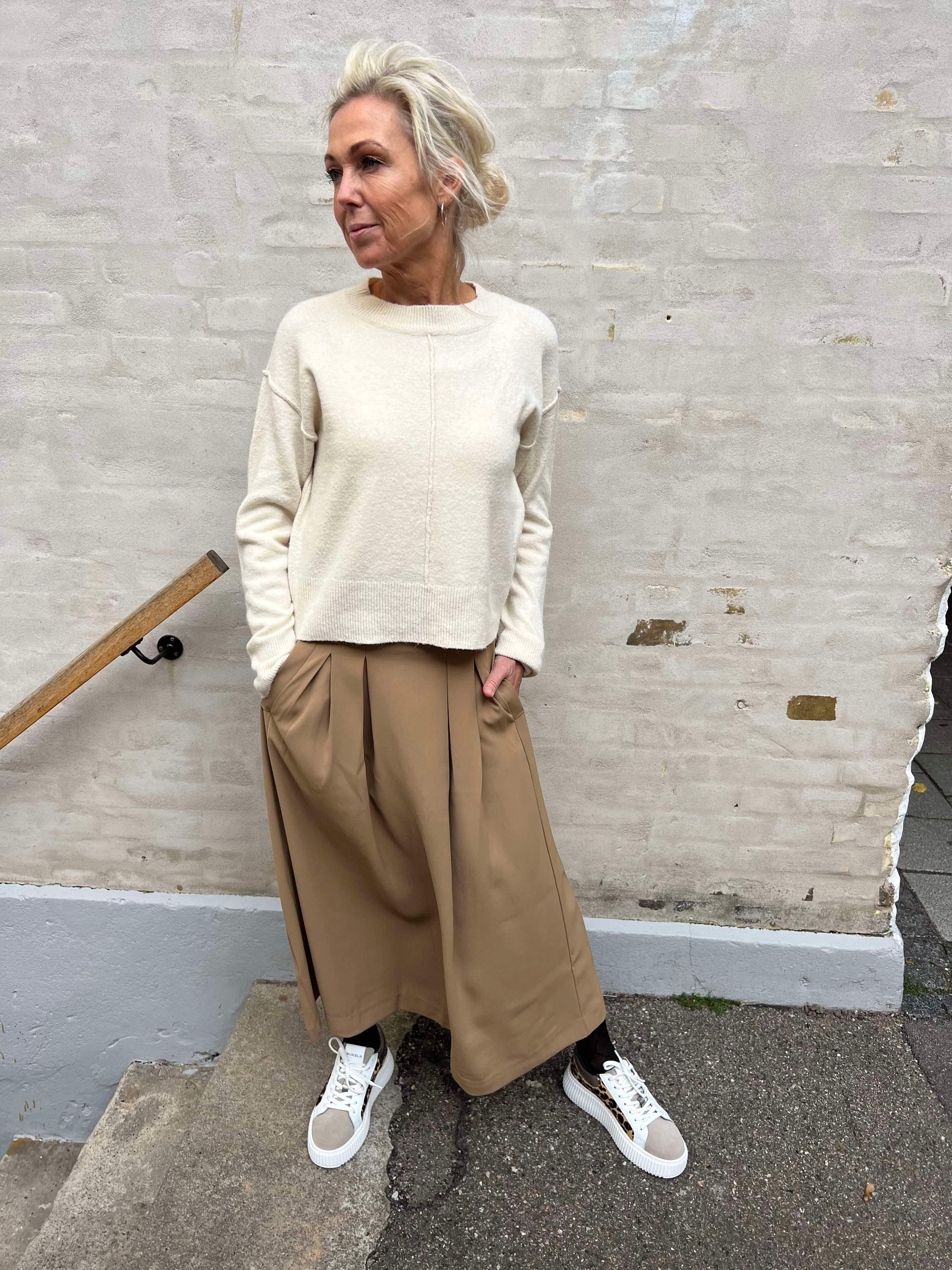 Anya pleat skirt khaki