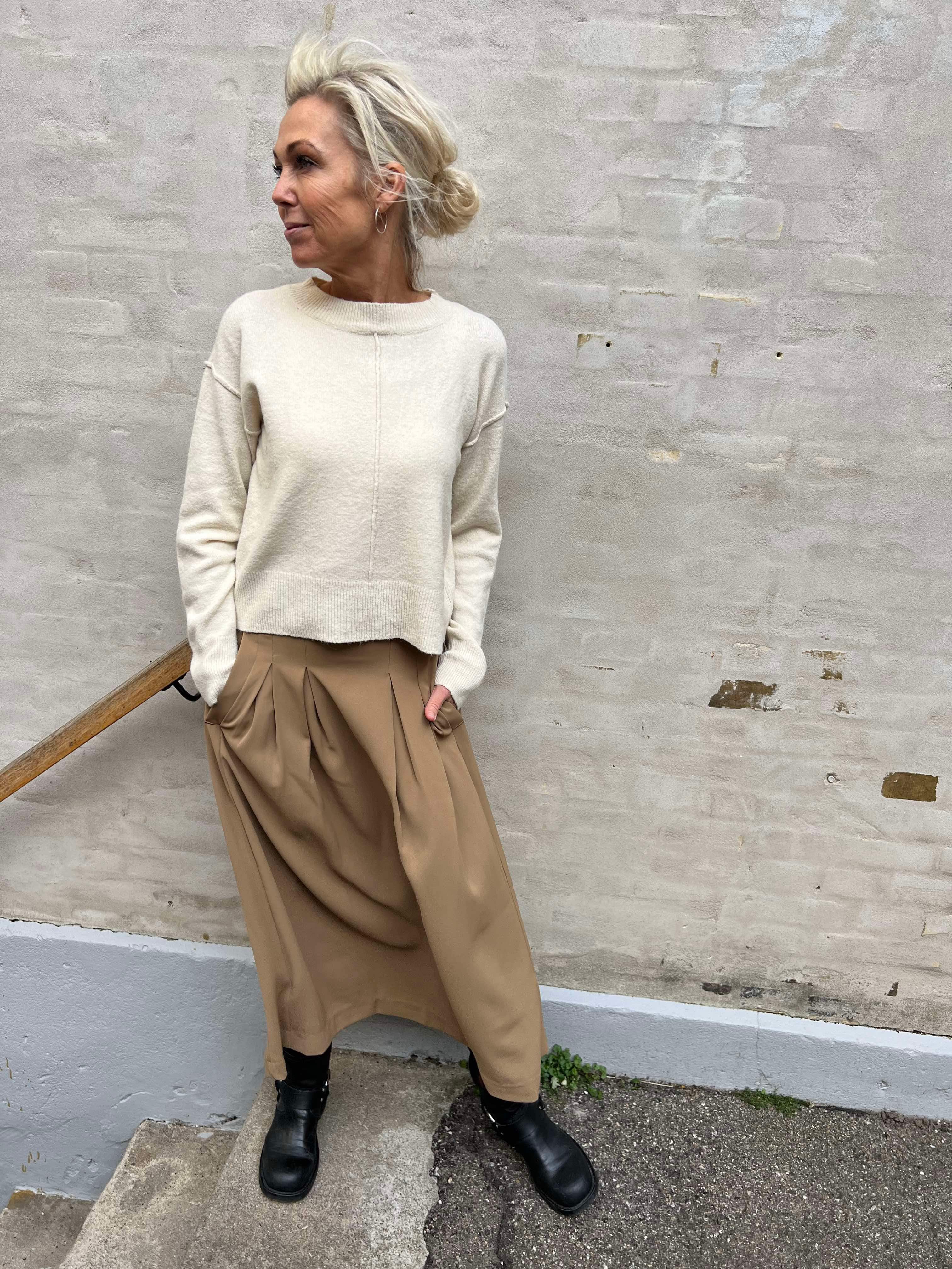 Anya pleat skirt khaki