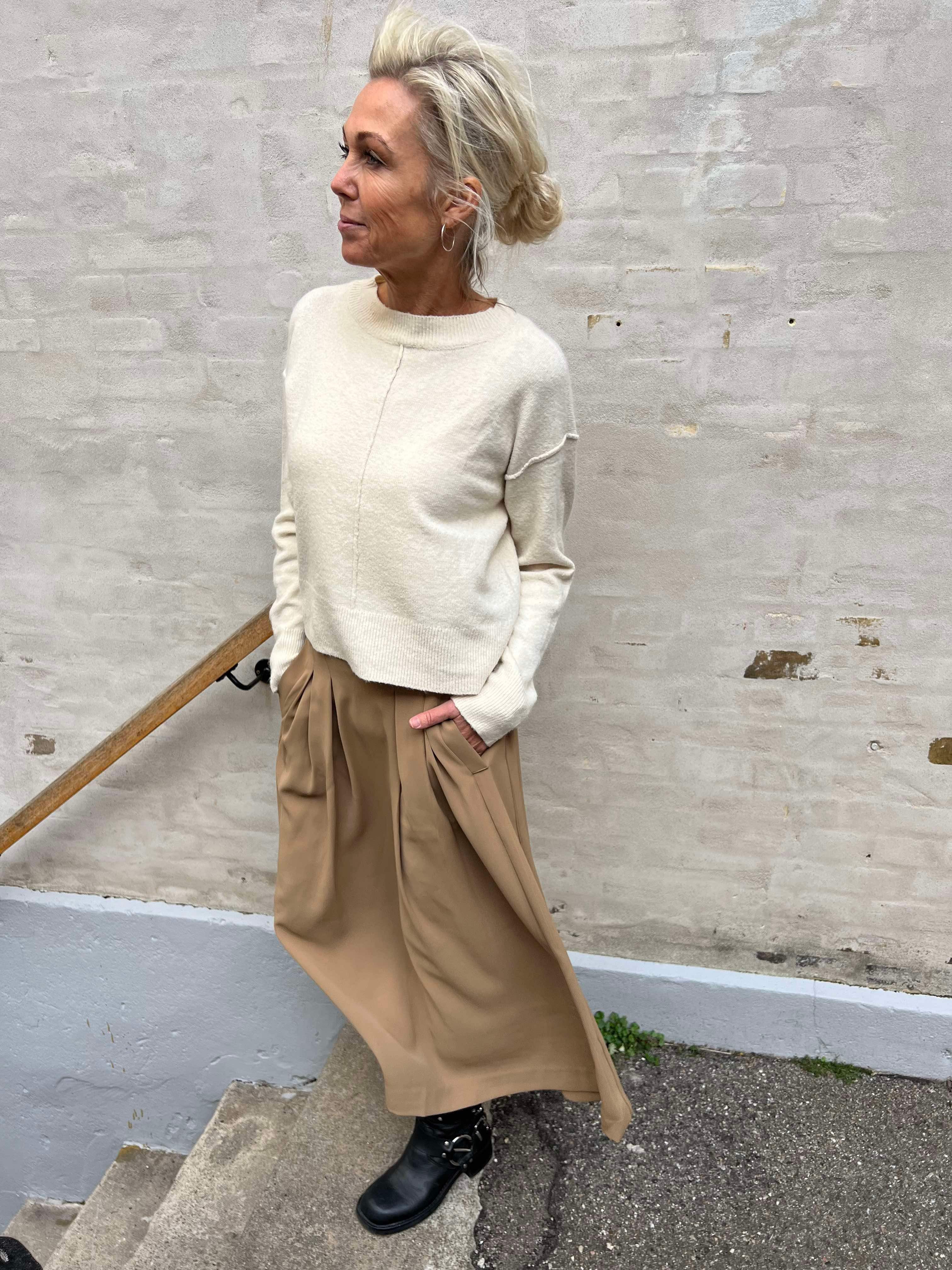 Anya pleat skirt khaki