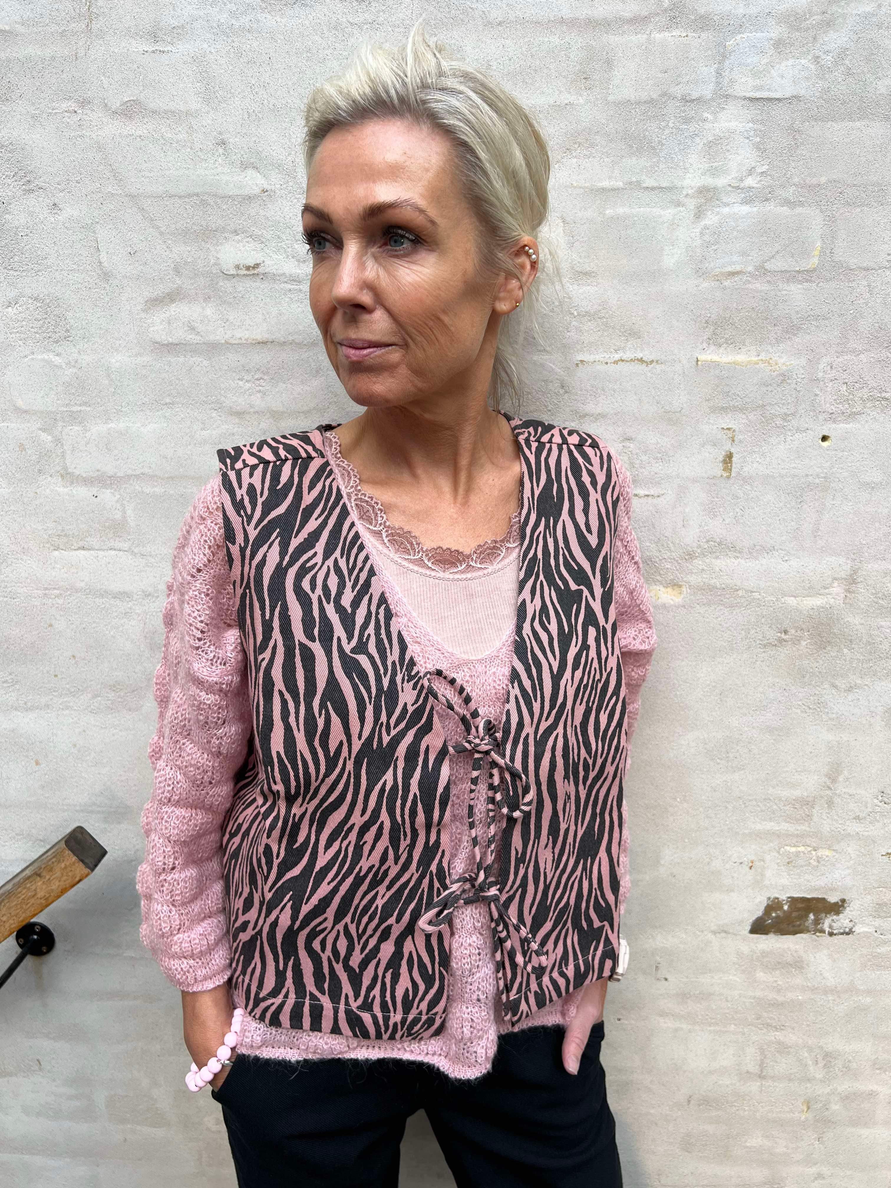 Nikita zebra vest rose