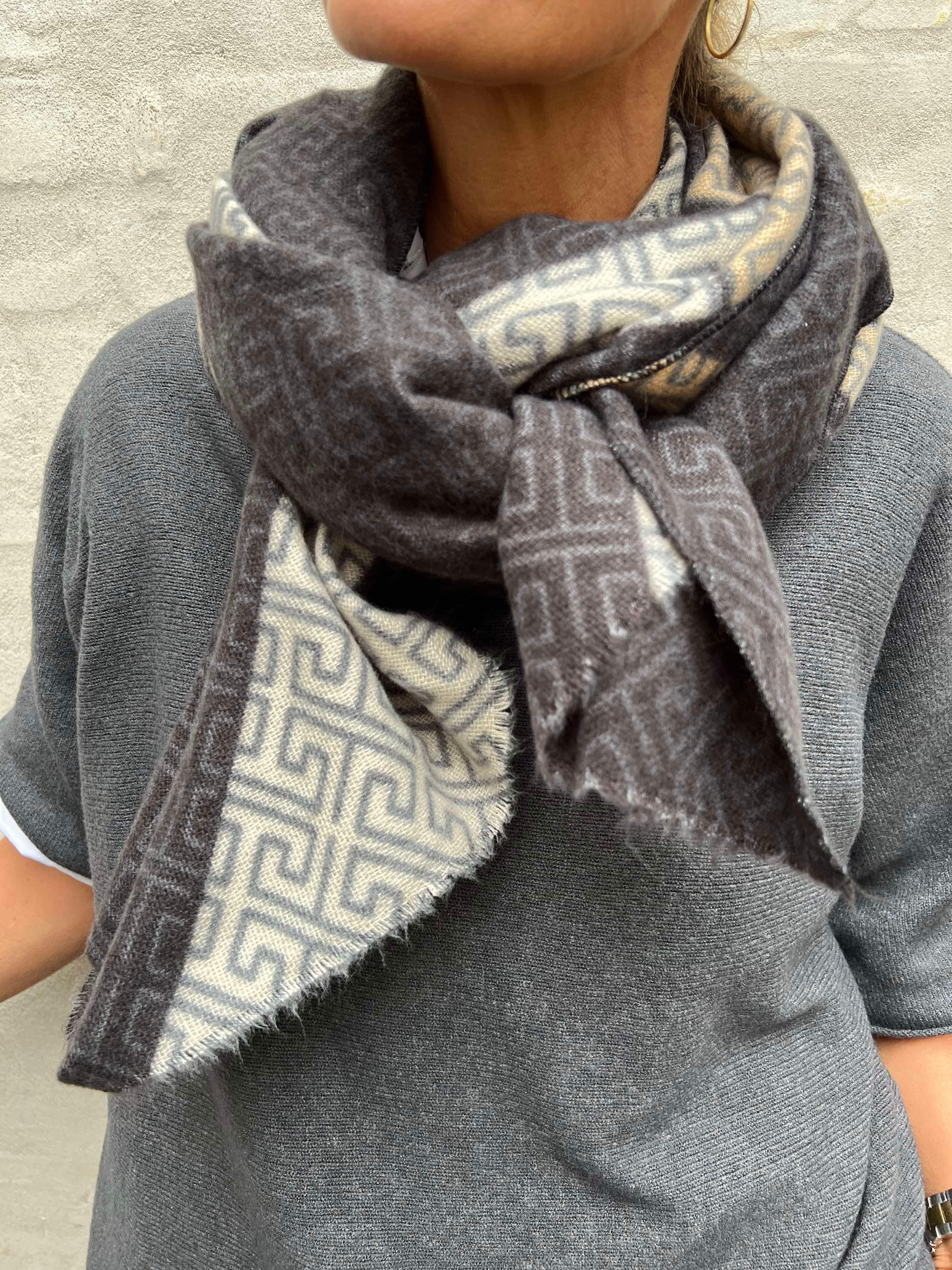 Rome soft winter scarf grey