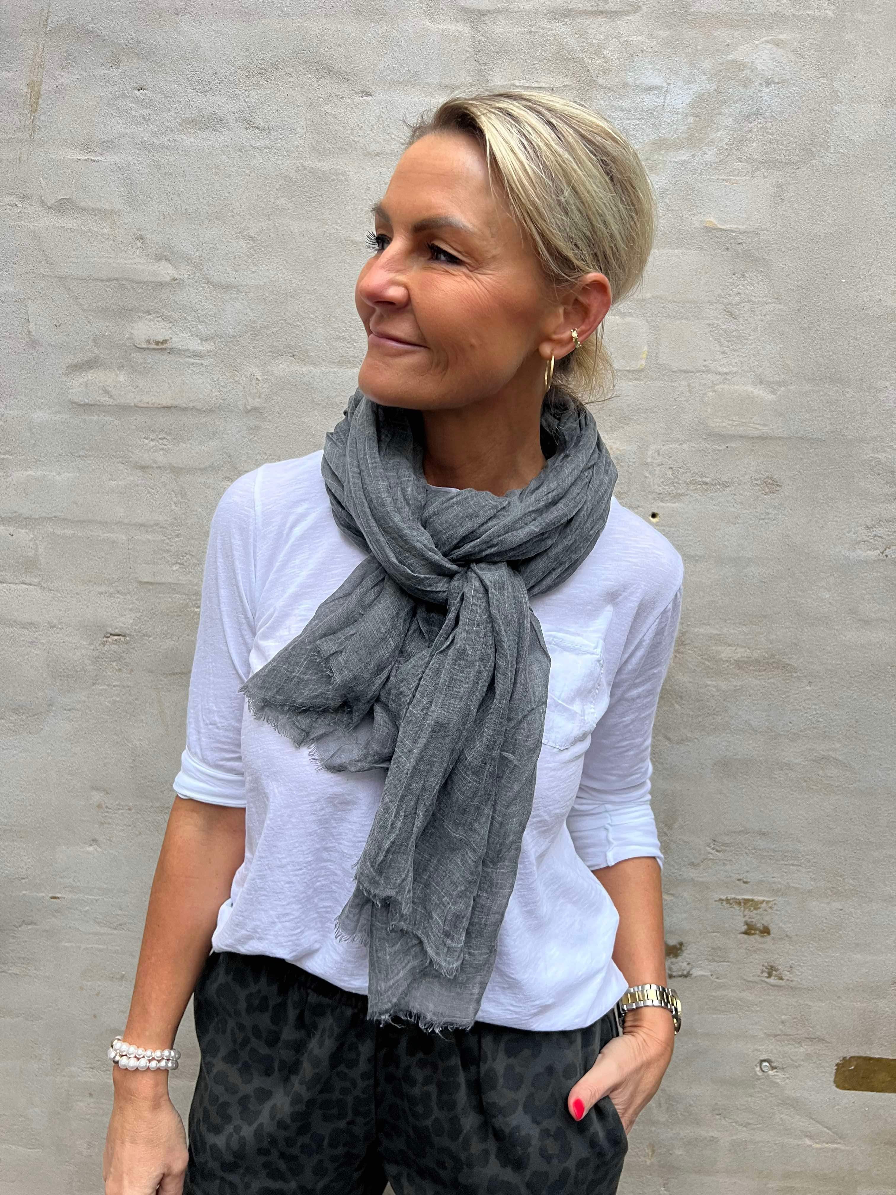 Ramona scarf dark grey