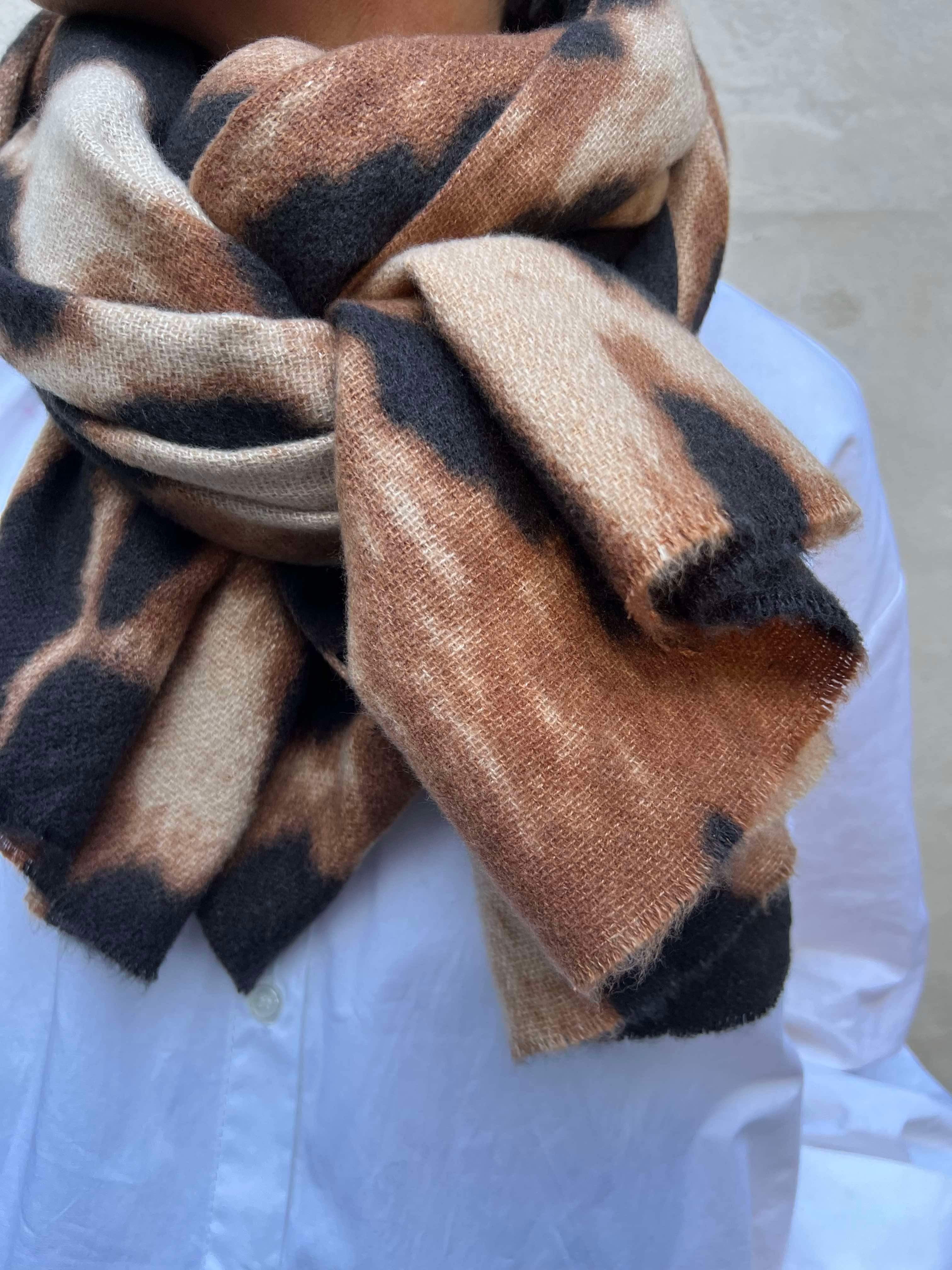 Felina leo scarf brown leo