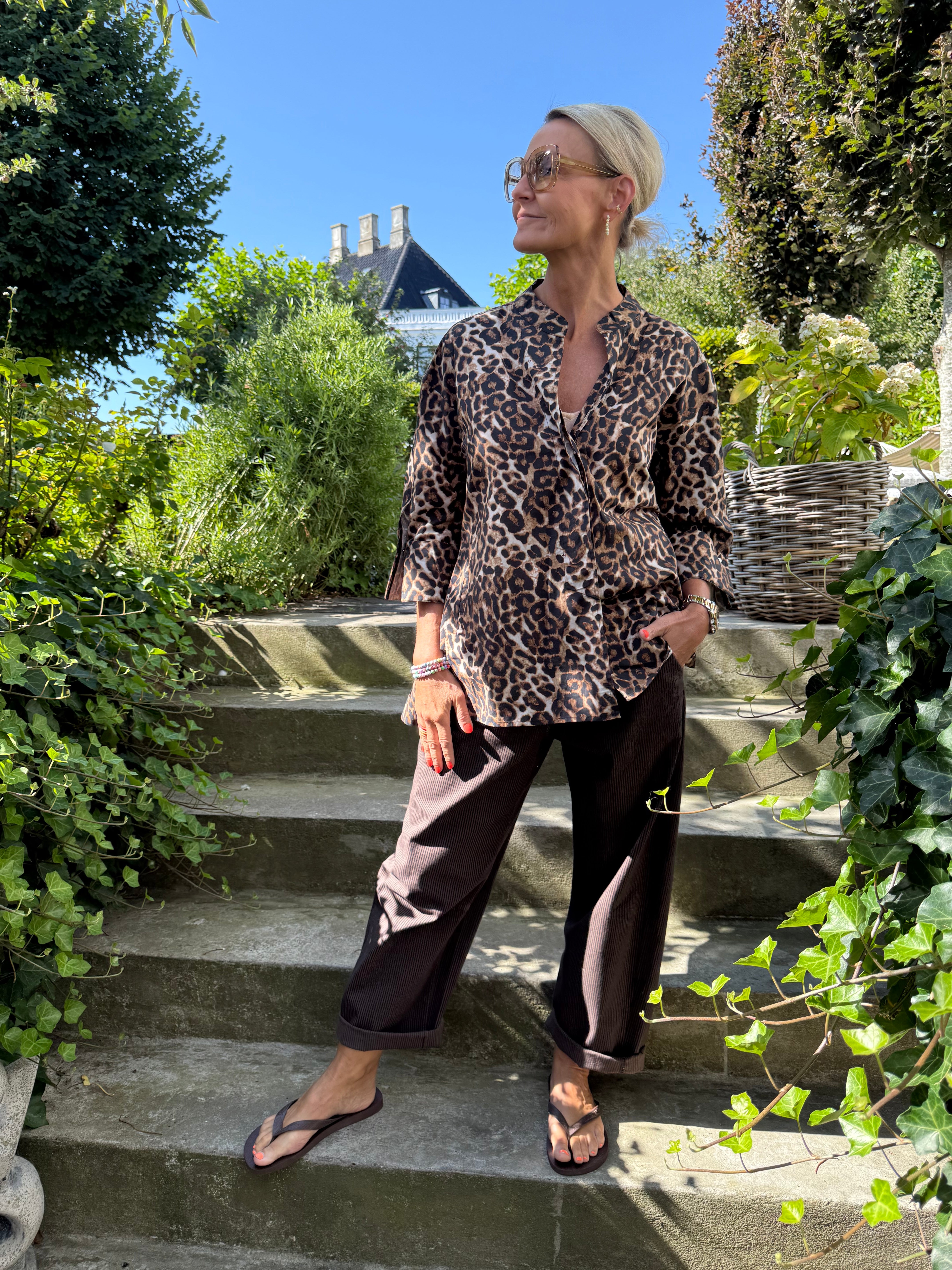 PREORDER-Luna Shirt Wauw You Look Good - Leo