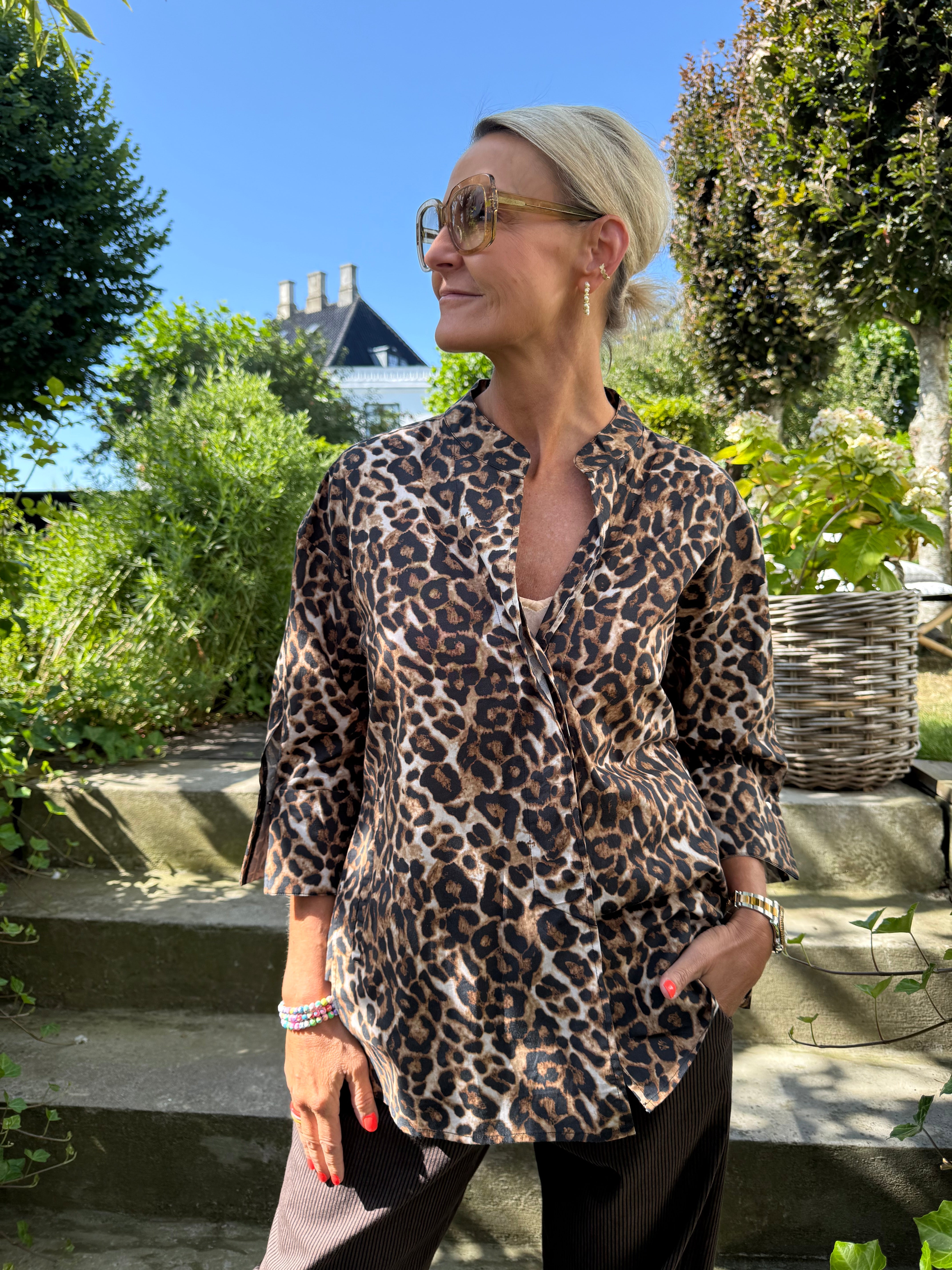 PREORDER-Luna Shirt Wauw You Look Good - Leo