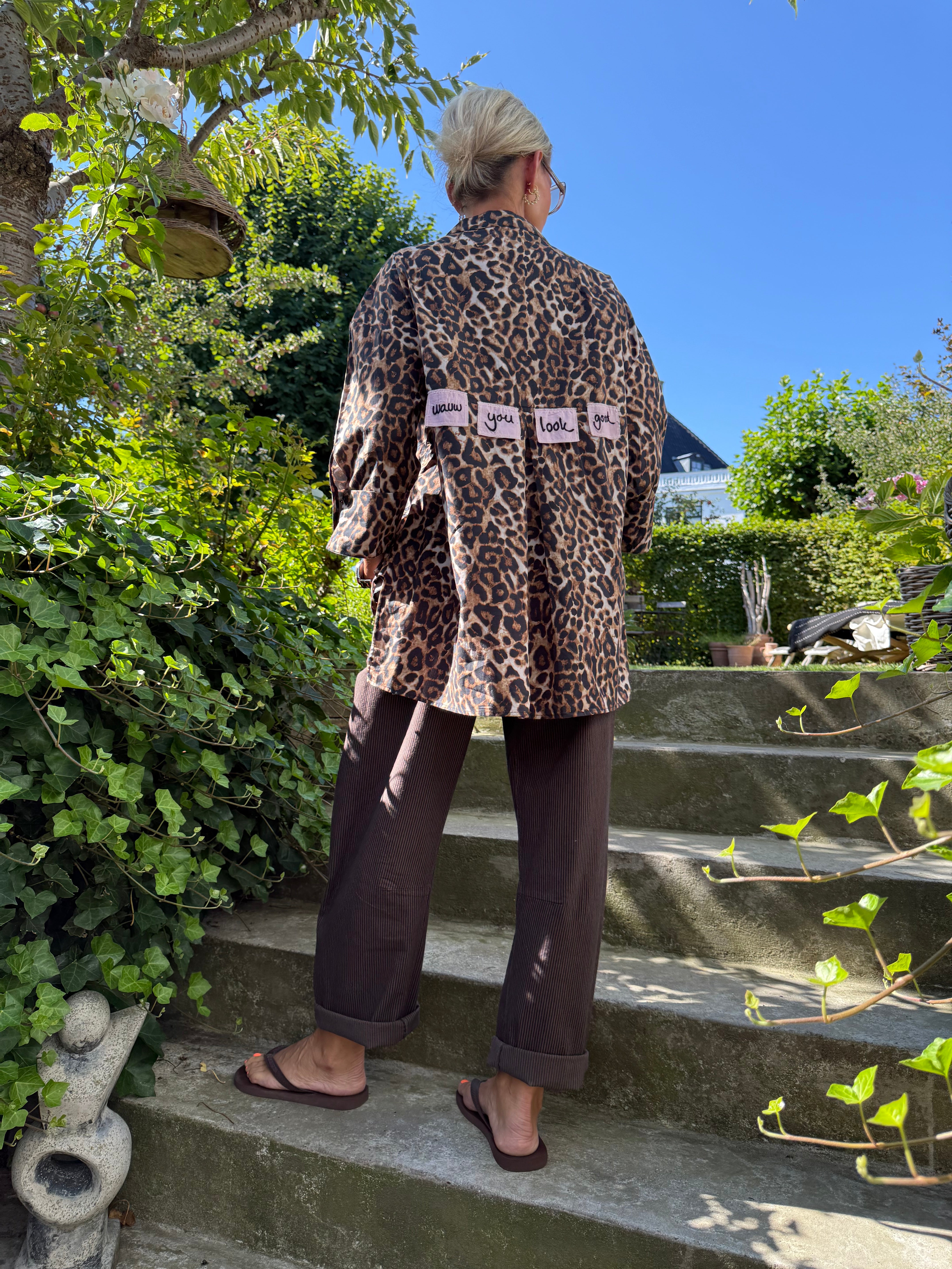 PREORDER-Luna Shirt Wauw You Look Good - Leo