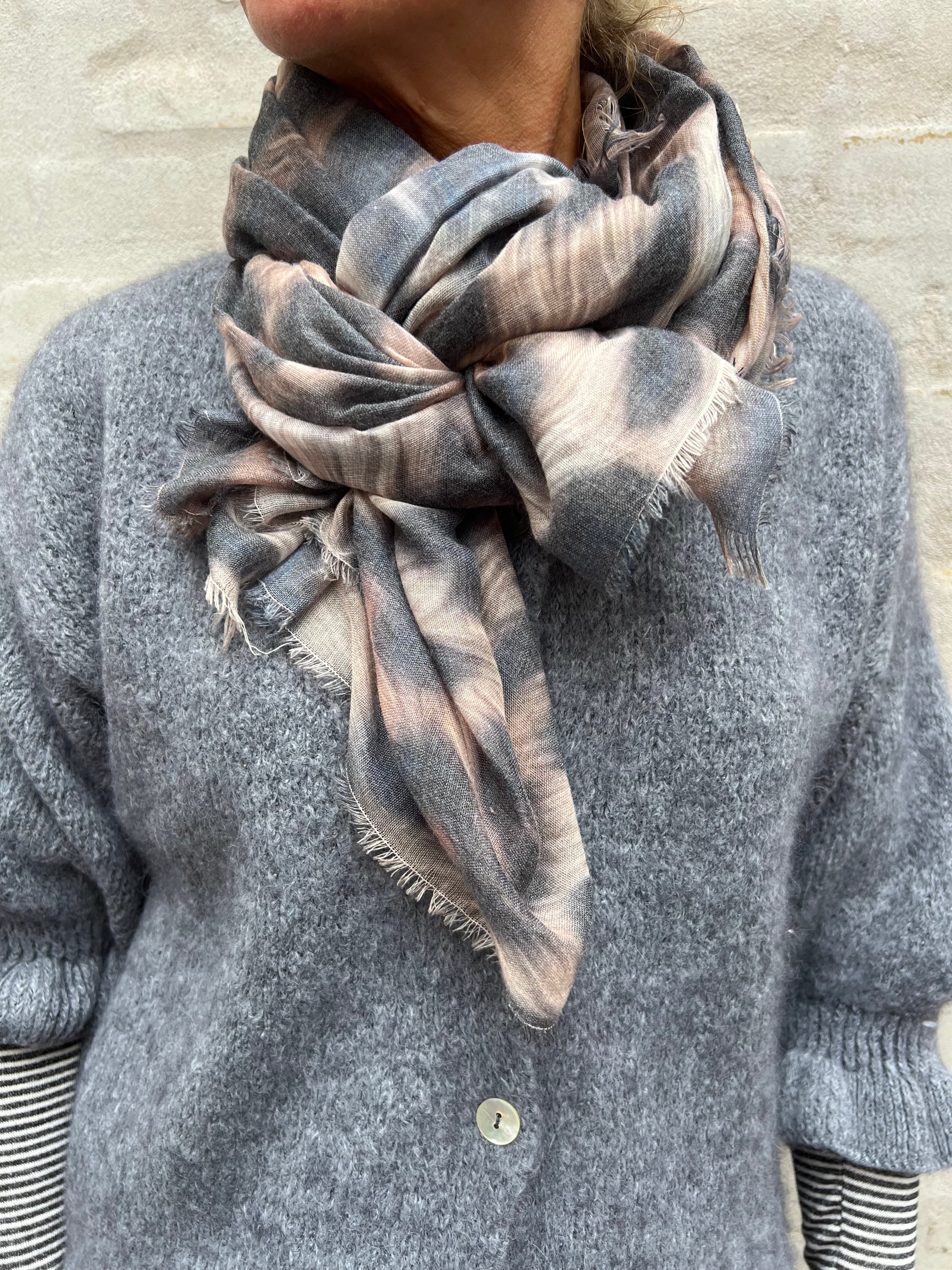 Leopard faded scarf