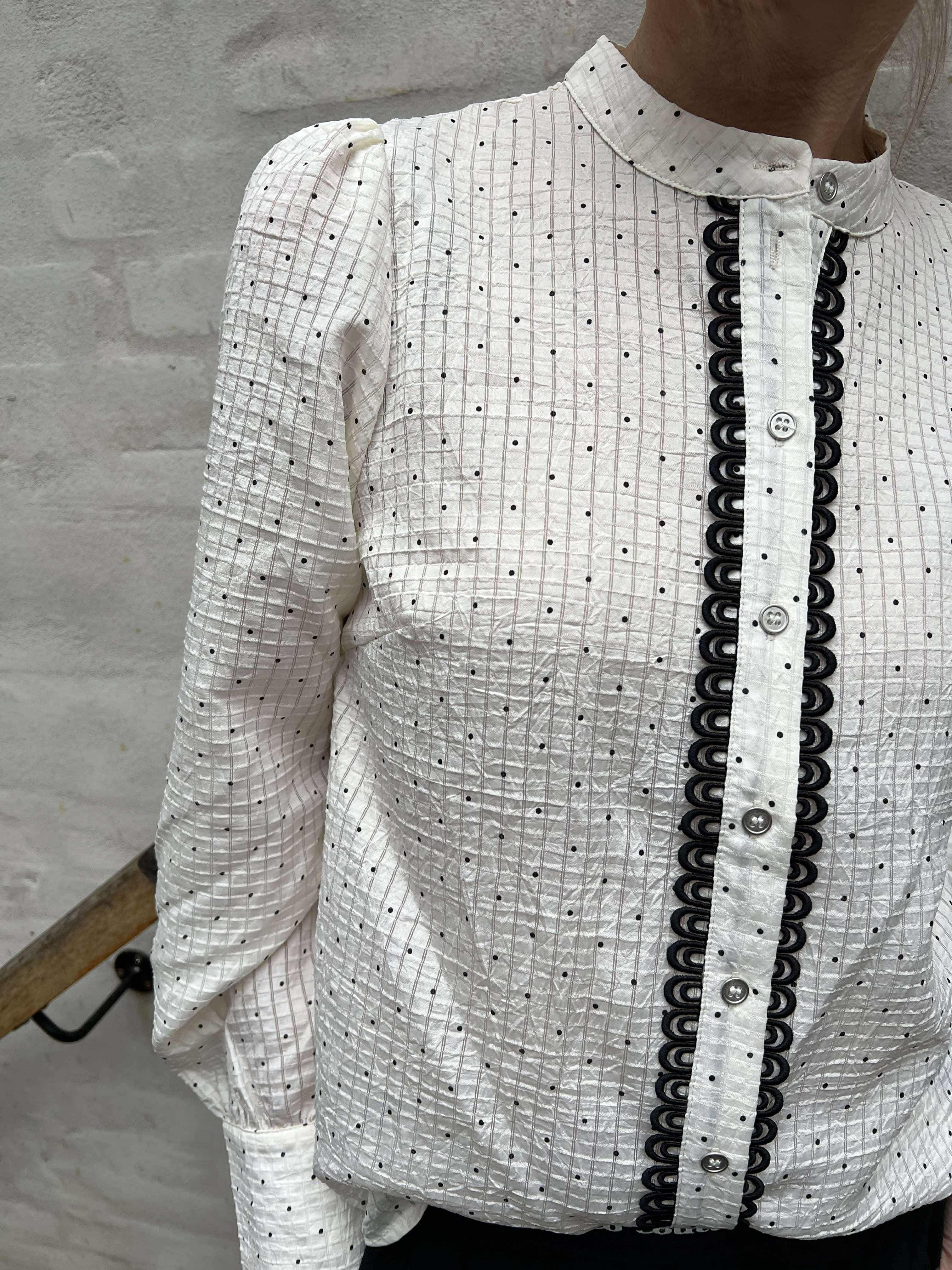 Francisca dot lace shirt off white