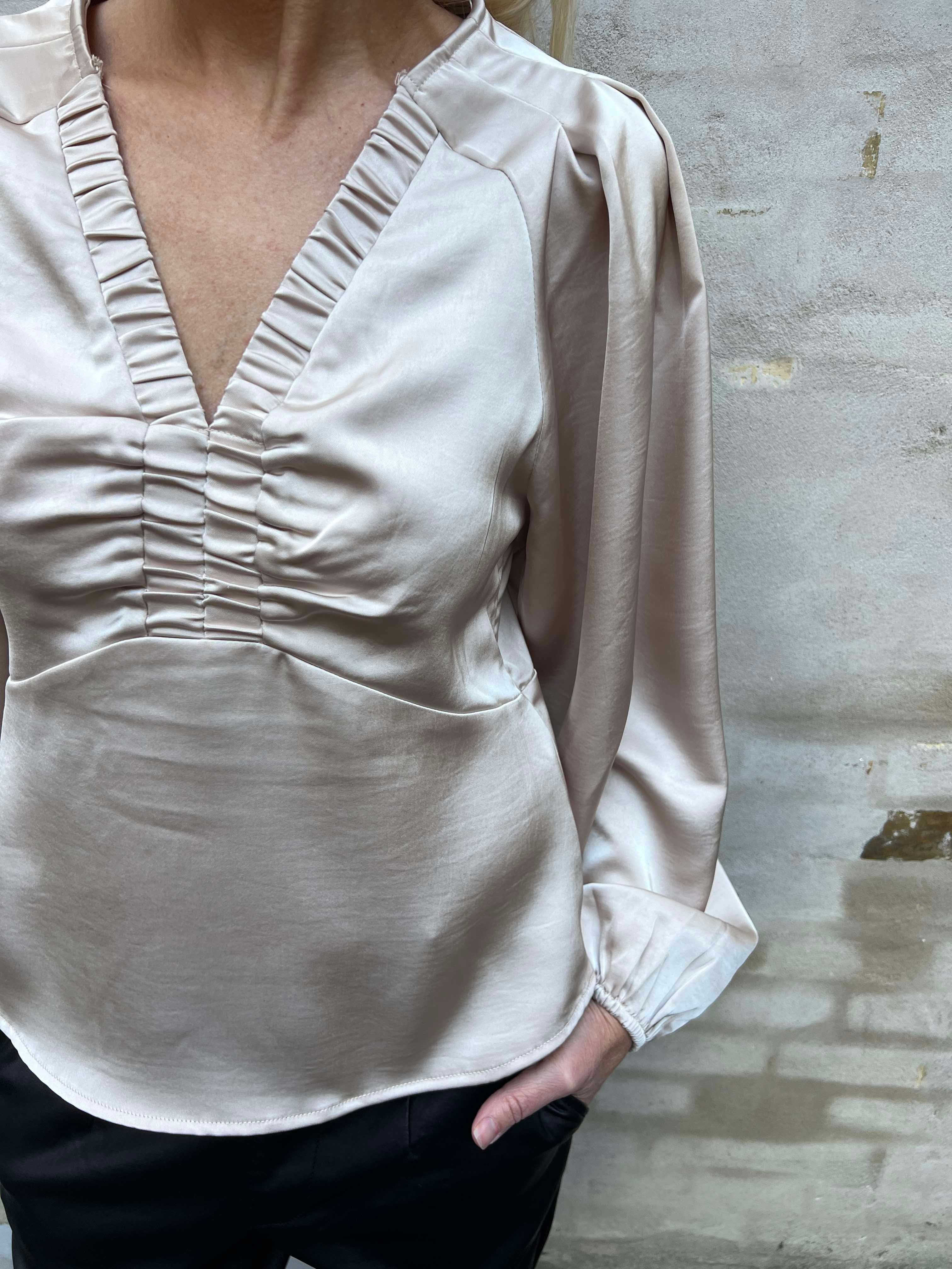 Istana heavy sateen blouse champagne